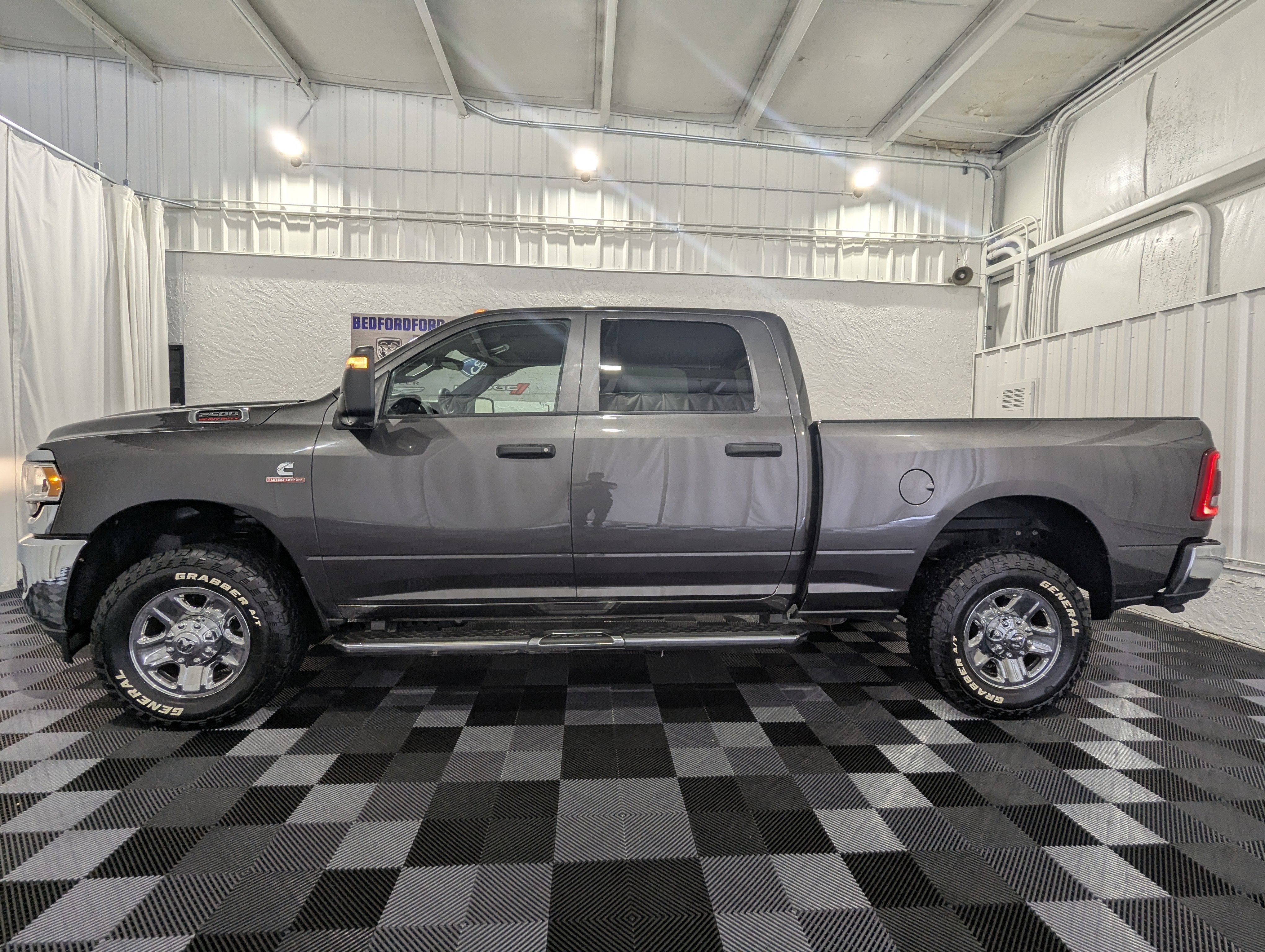 2024 RAM 2500 Tradesman Crew Cab 4x4 6'4' Box