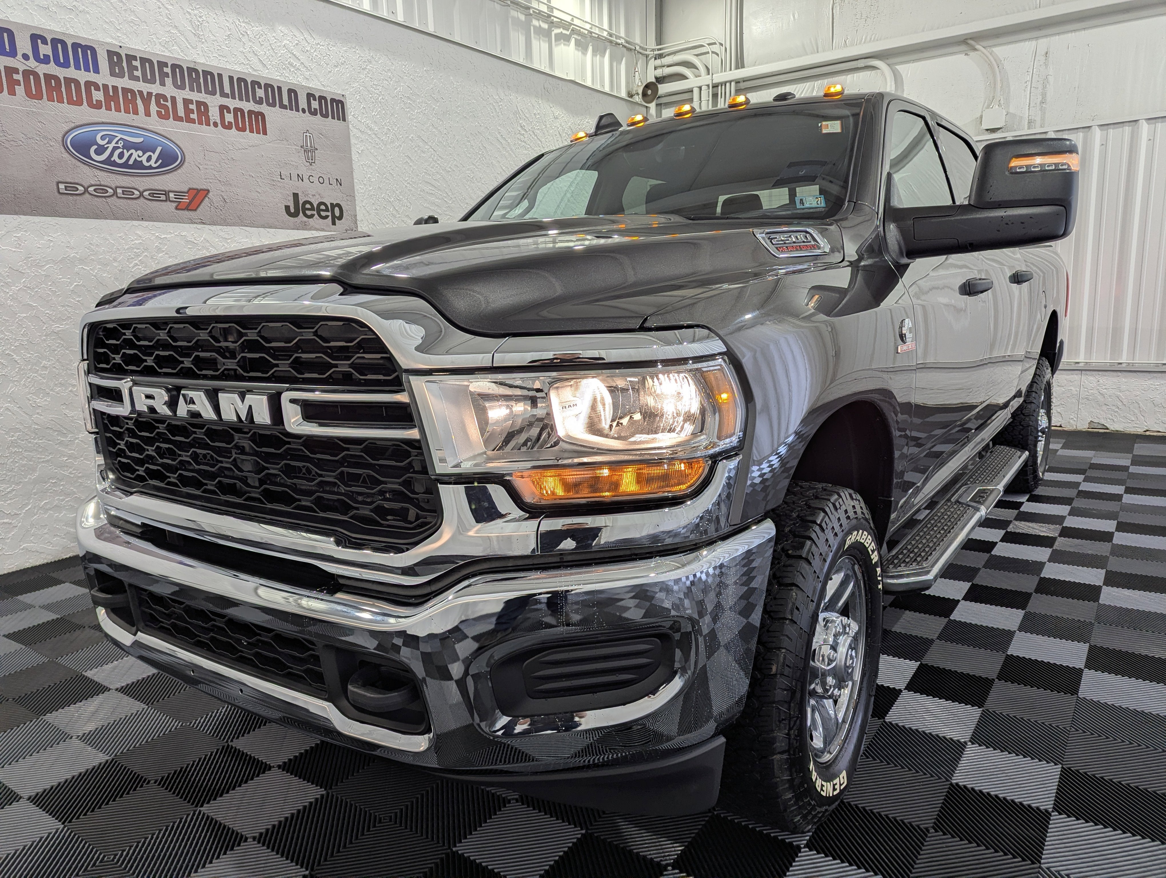2024 RAM 2500 Tradesman Crew Cab 4x4 6'4' Box