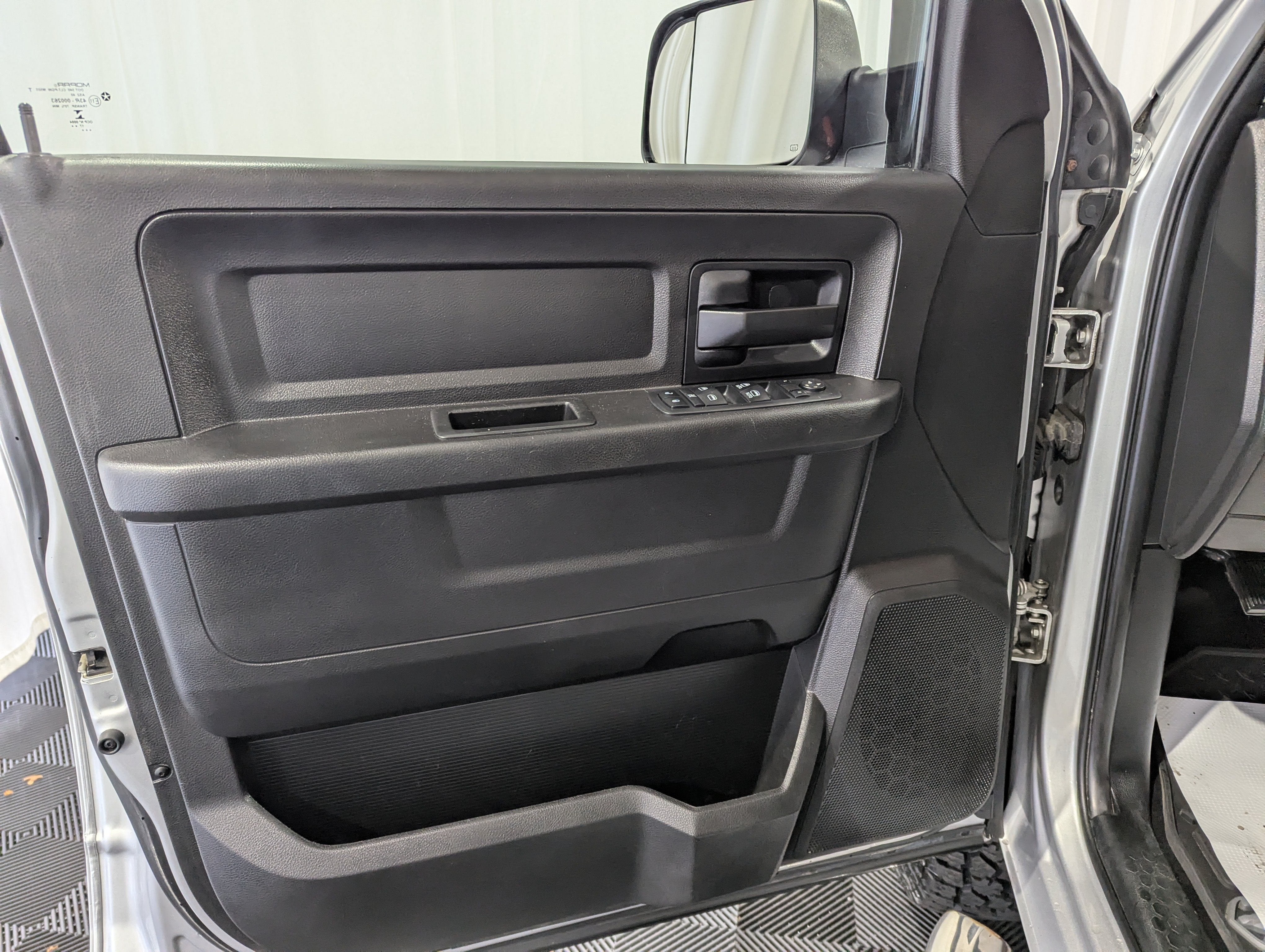 2018 RAM 2500 Tradesman Crew Cab 4x4 8' Box