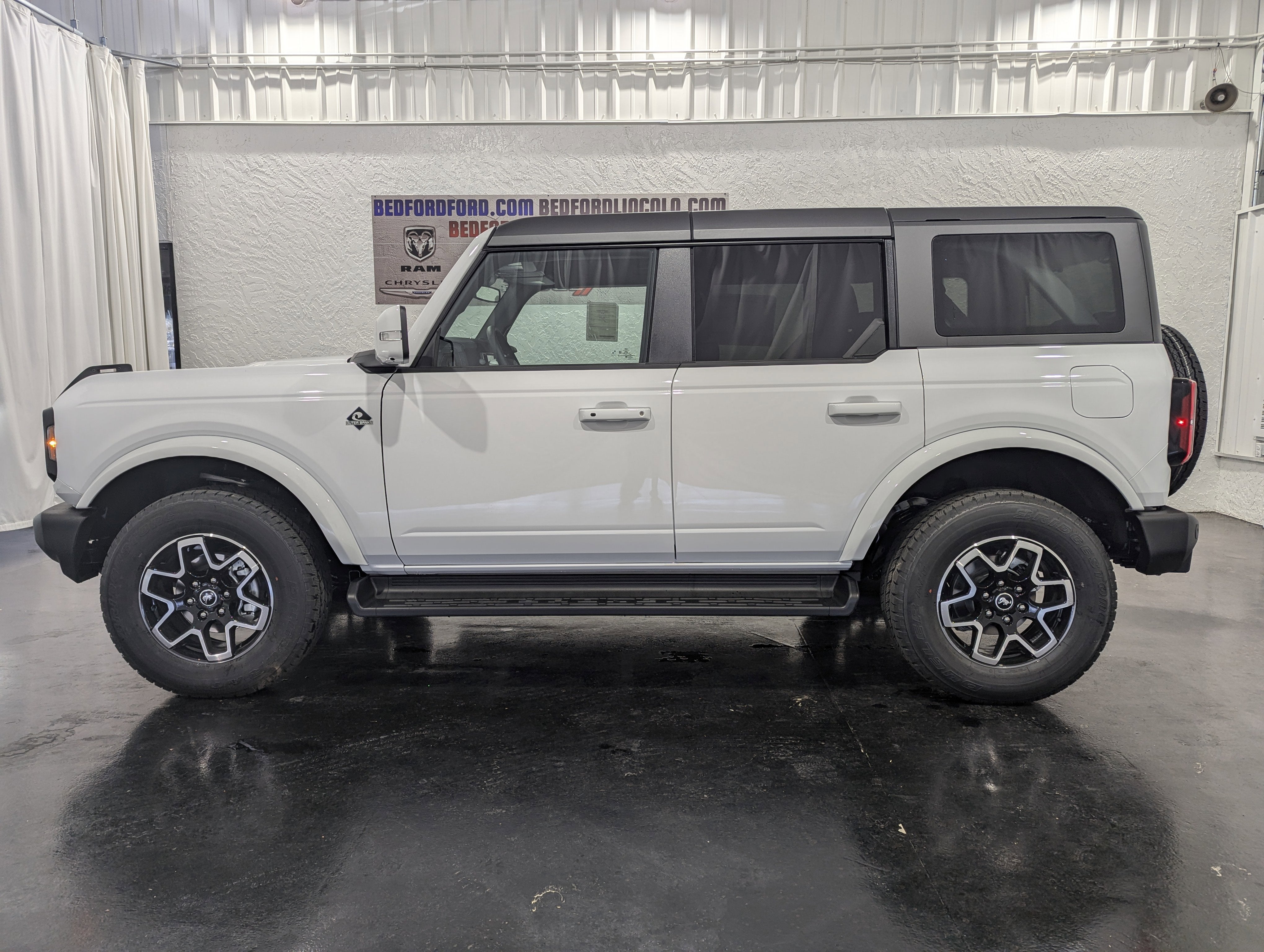 2025 Ford Bronco Outer Banks 4x4