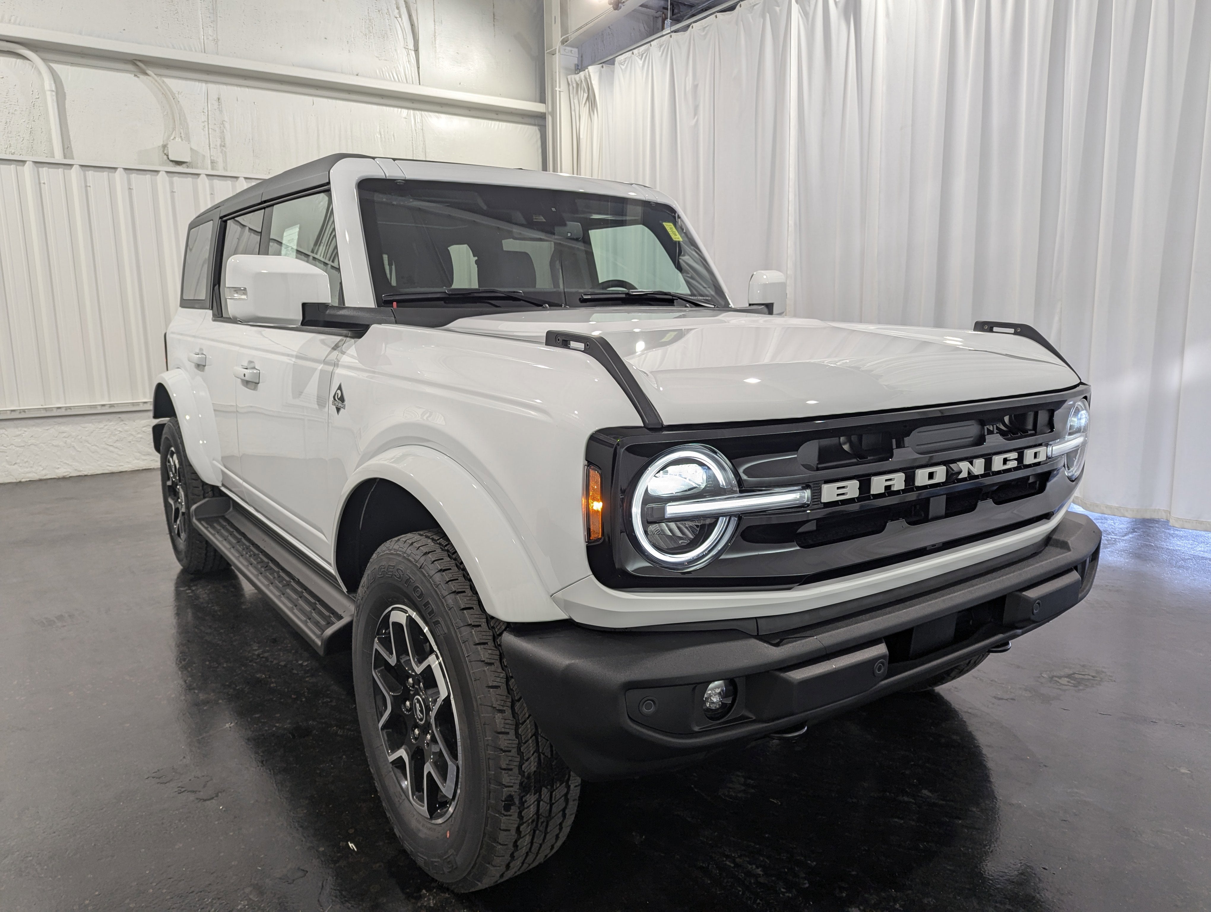 2025 Ford Bronco Outer Banks 4x4