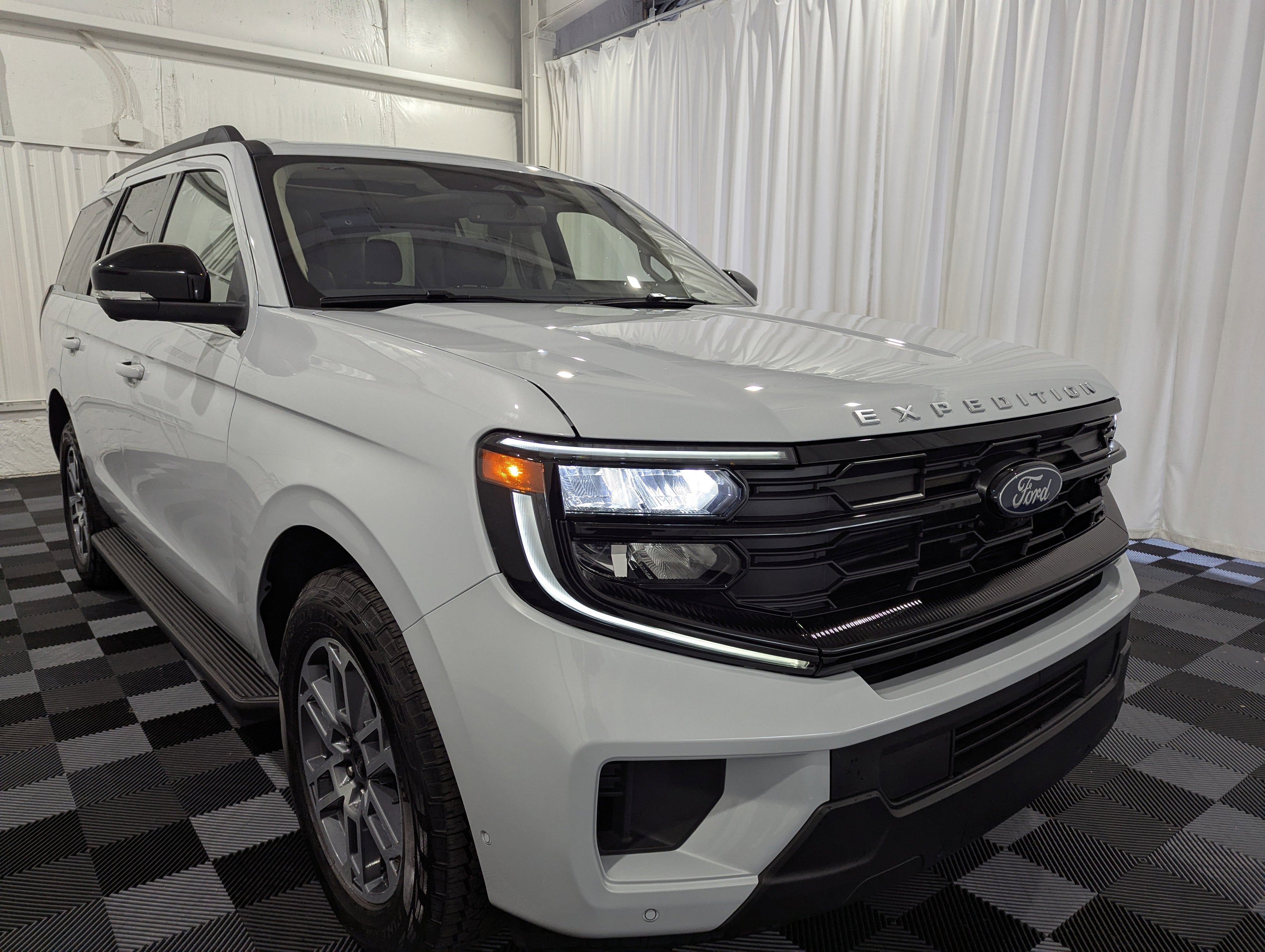 2025 Ford Expedition Active 4x4