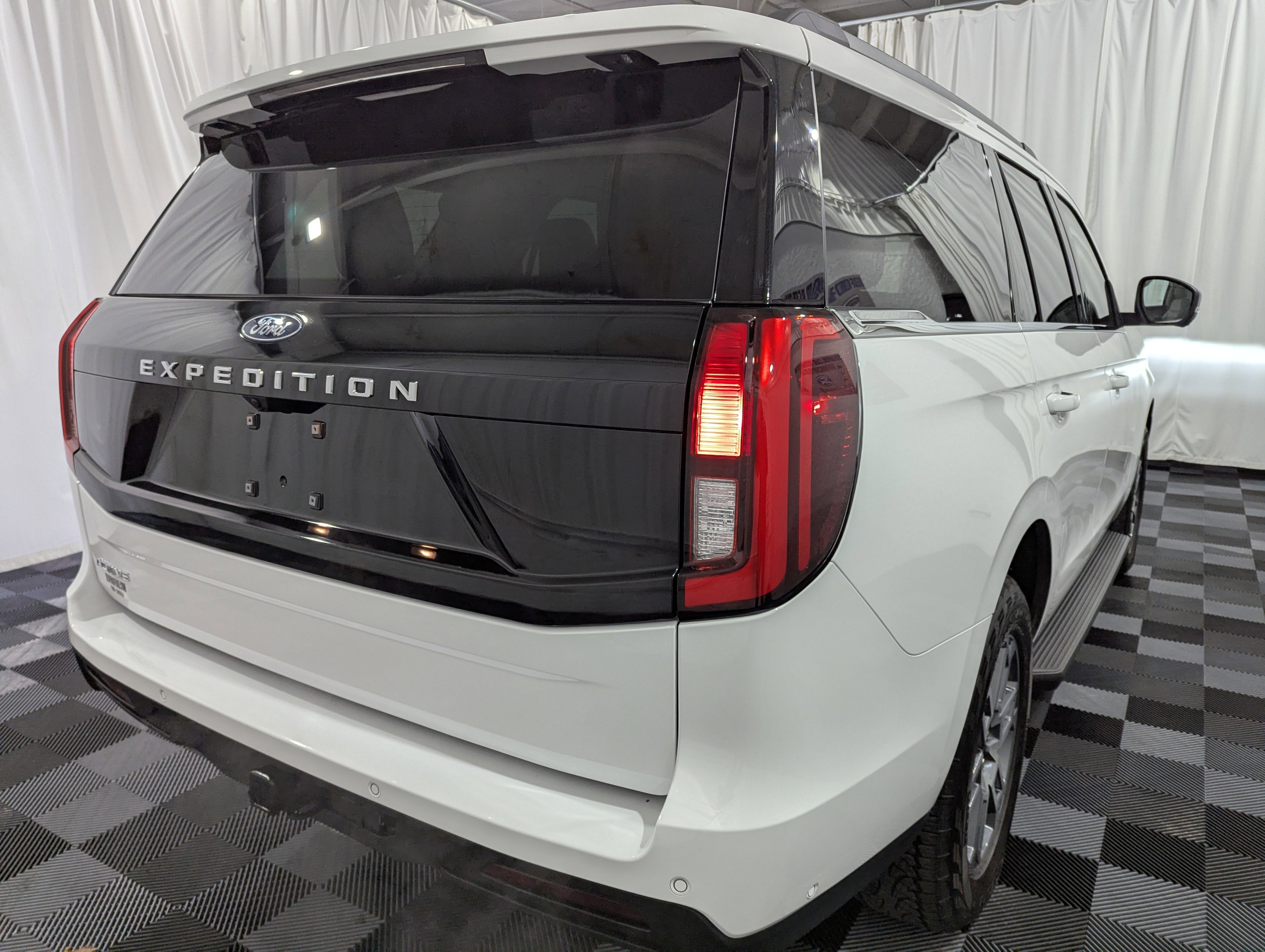2025 Ford Expedition Active 4x4