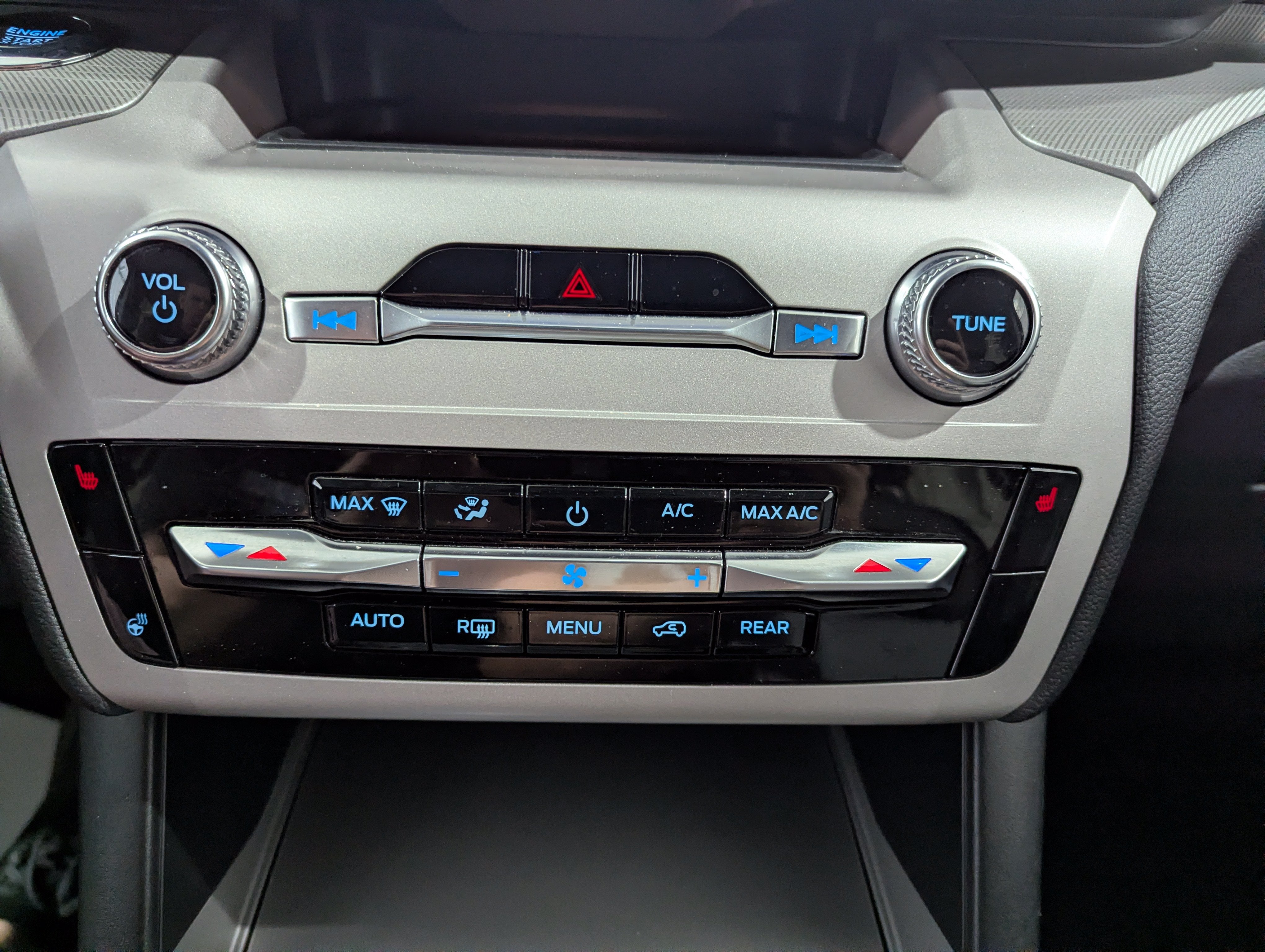2024 Ford Explorer XLT 4x4