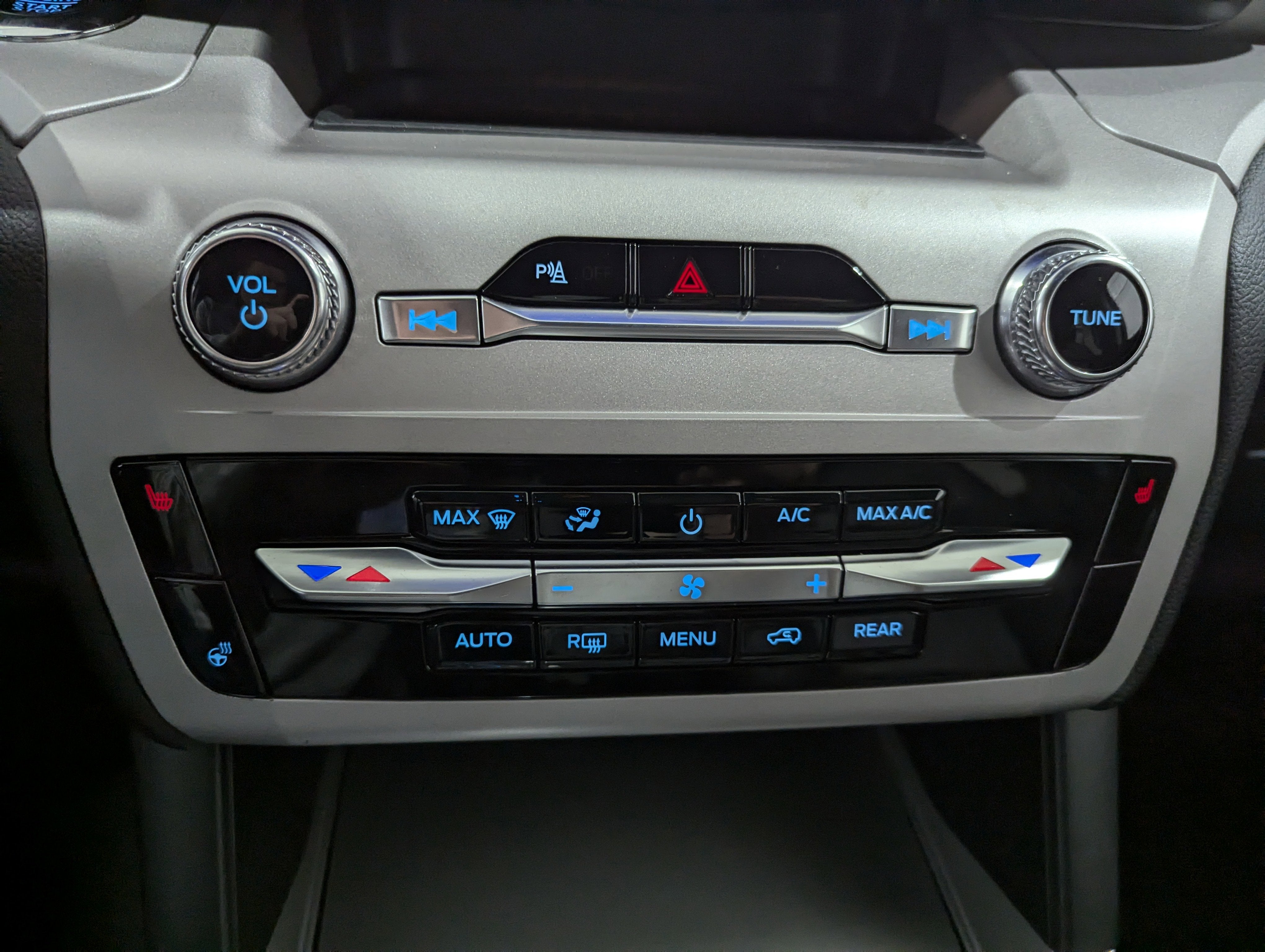 2023 Ford Explorer XLT 4x4