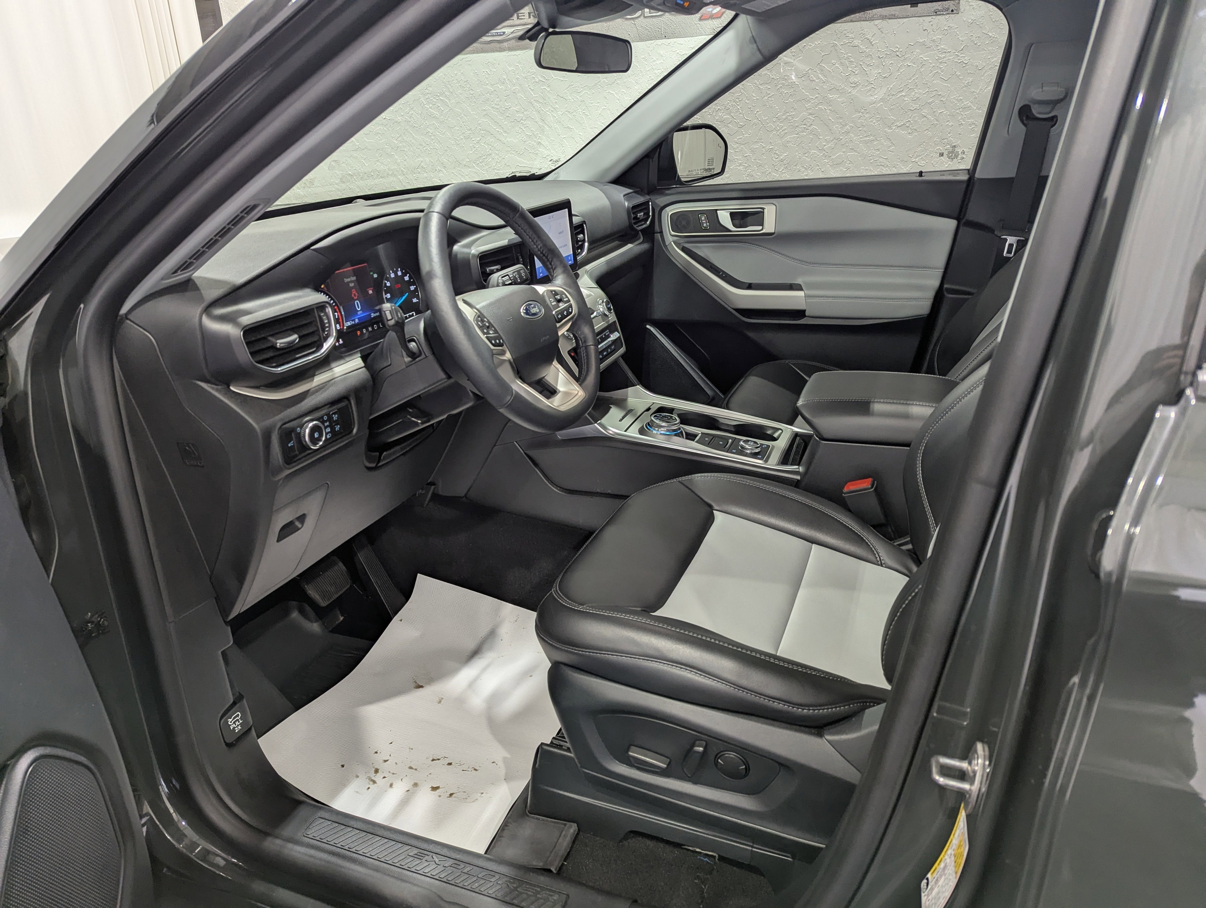 2024 Ford Explorer XLT 4x4