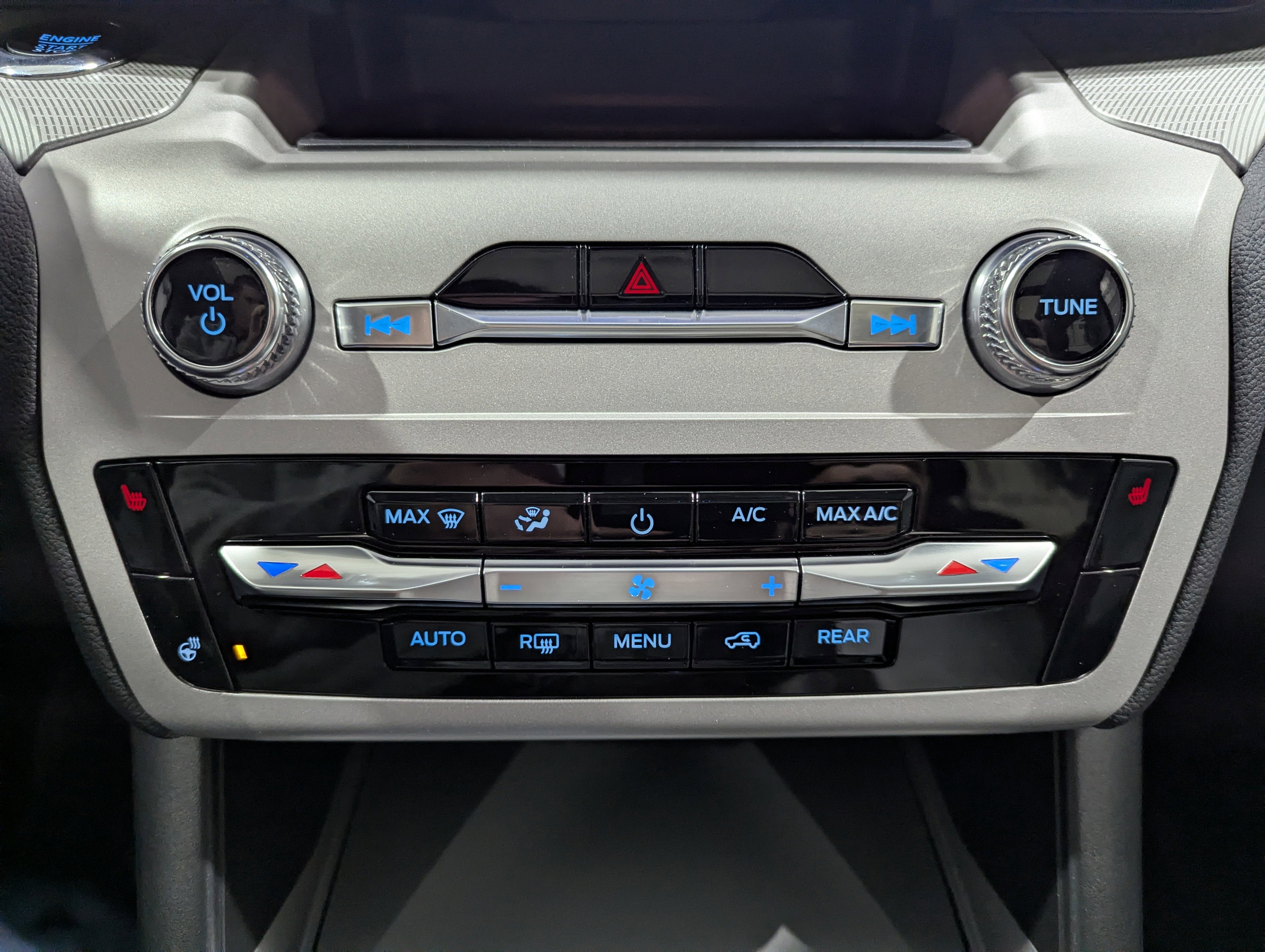 2024 Ford Explorer XLT 4x4