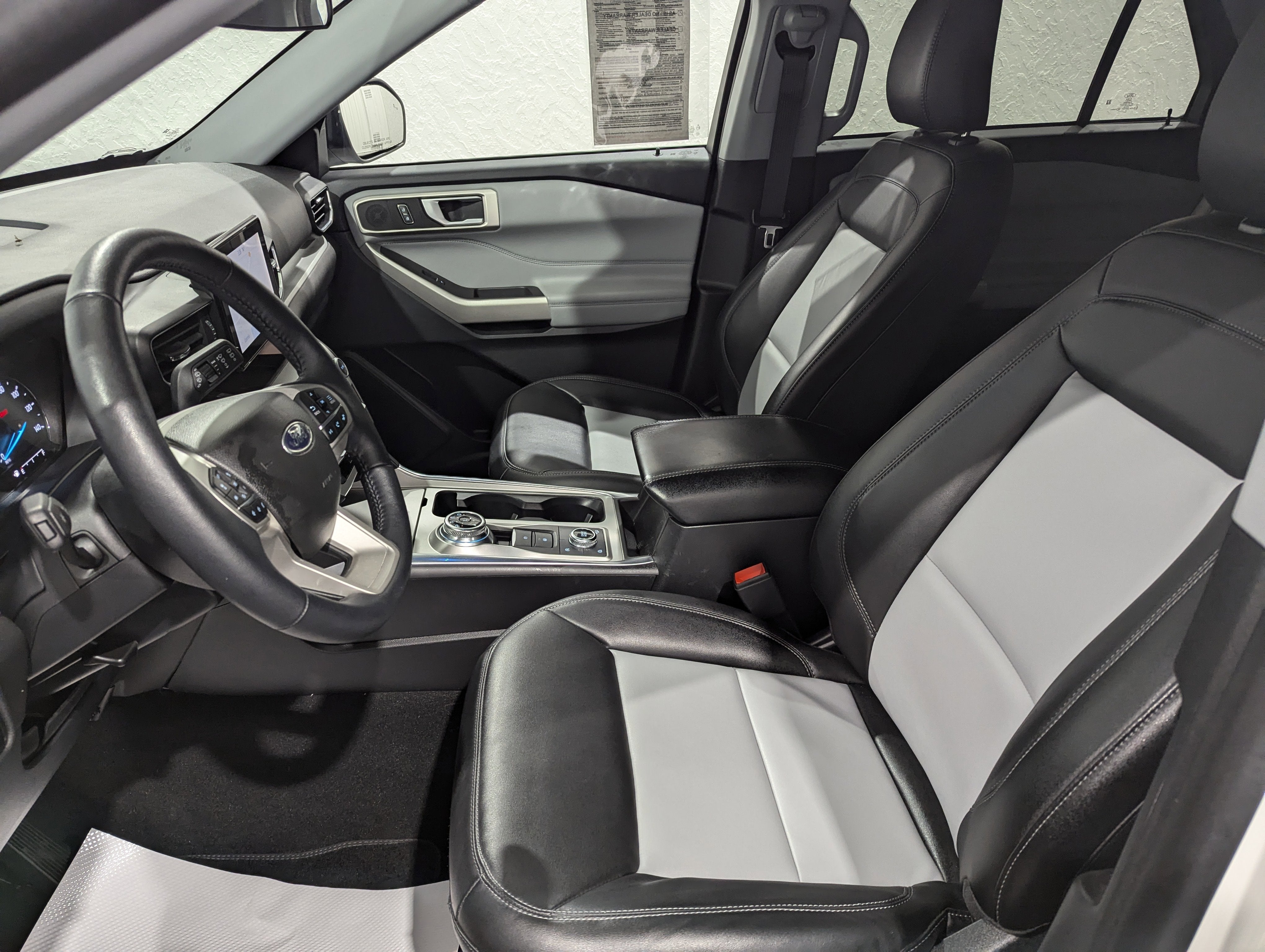 2023 Ford Explorer XLT 4x4