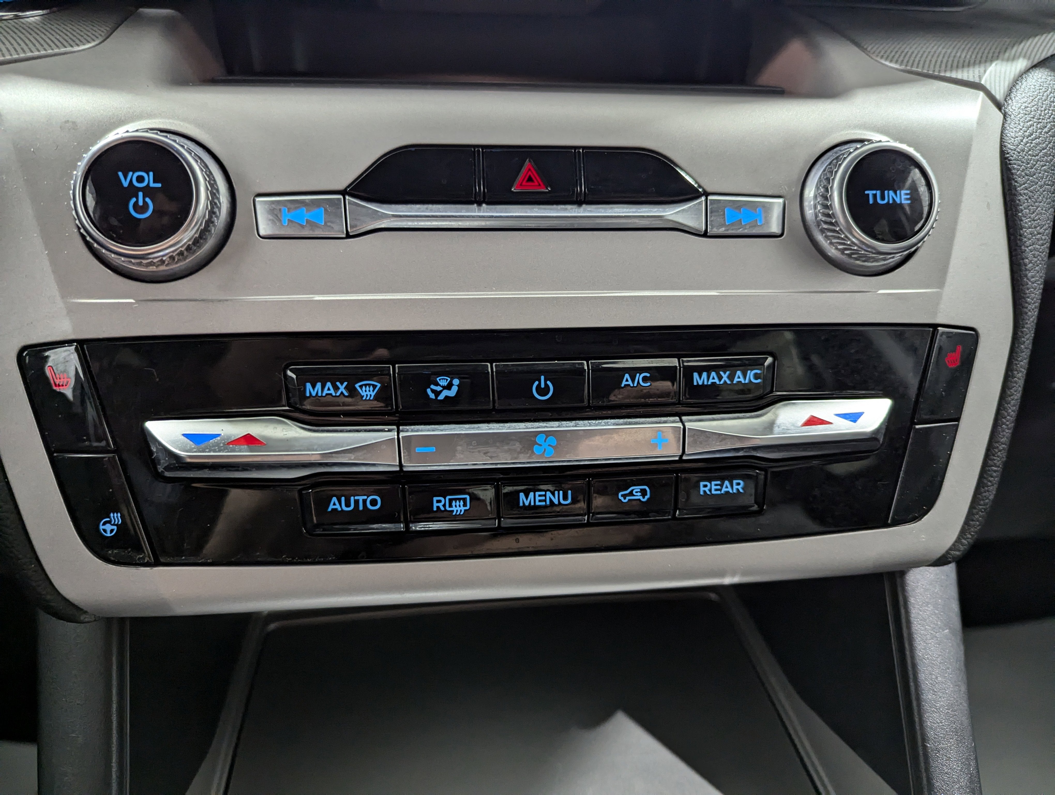 2023 Ford Explorer XLT 4x4