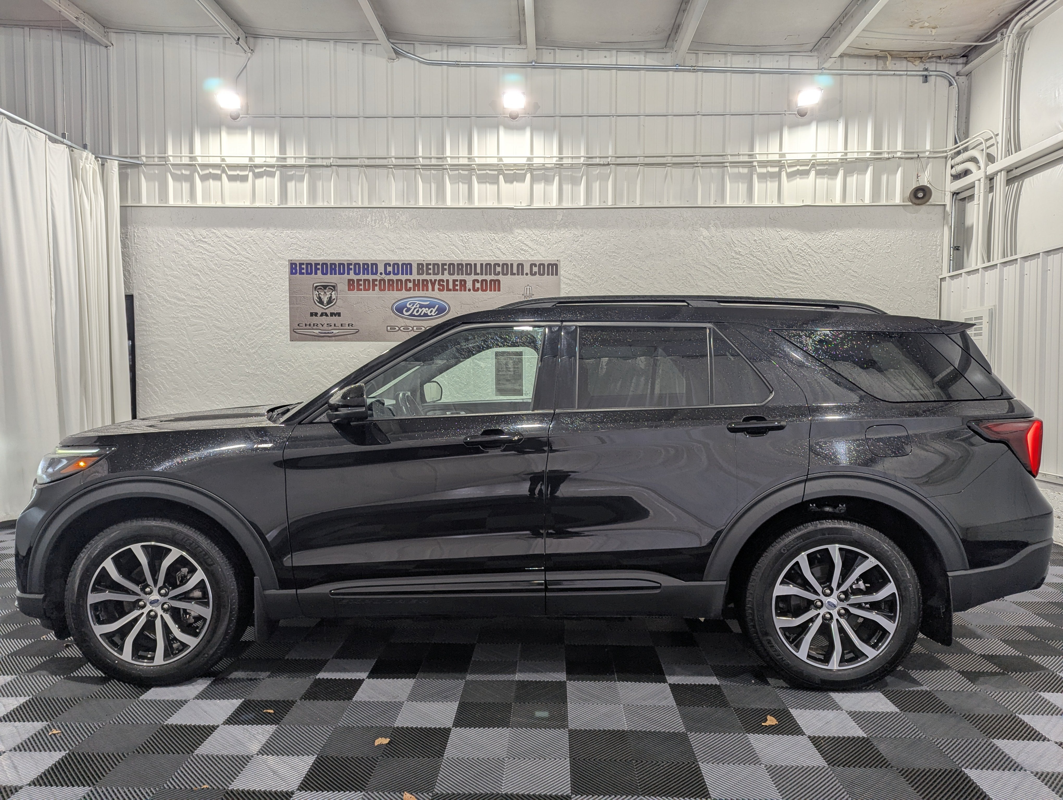 2025 Ford Explorer ST-Line 4x4