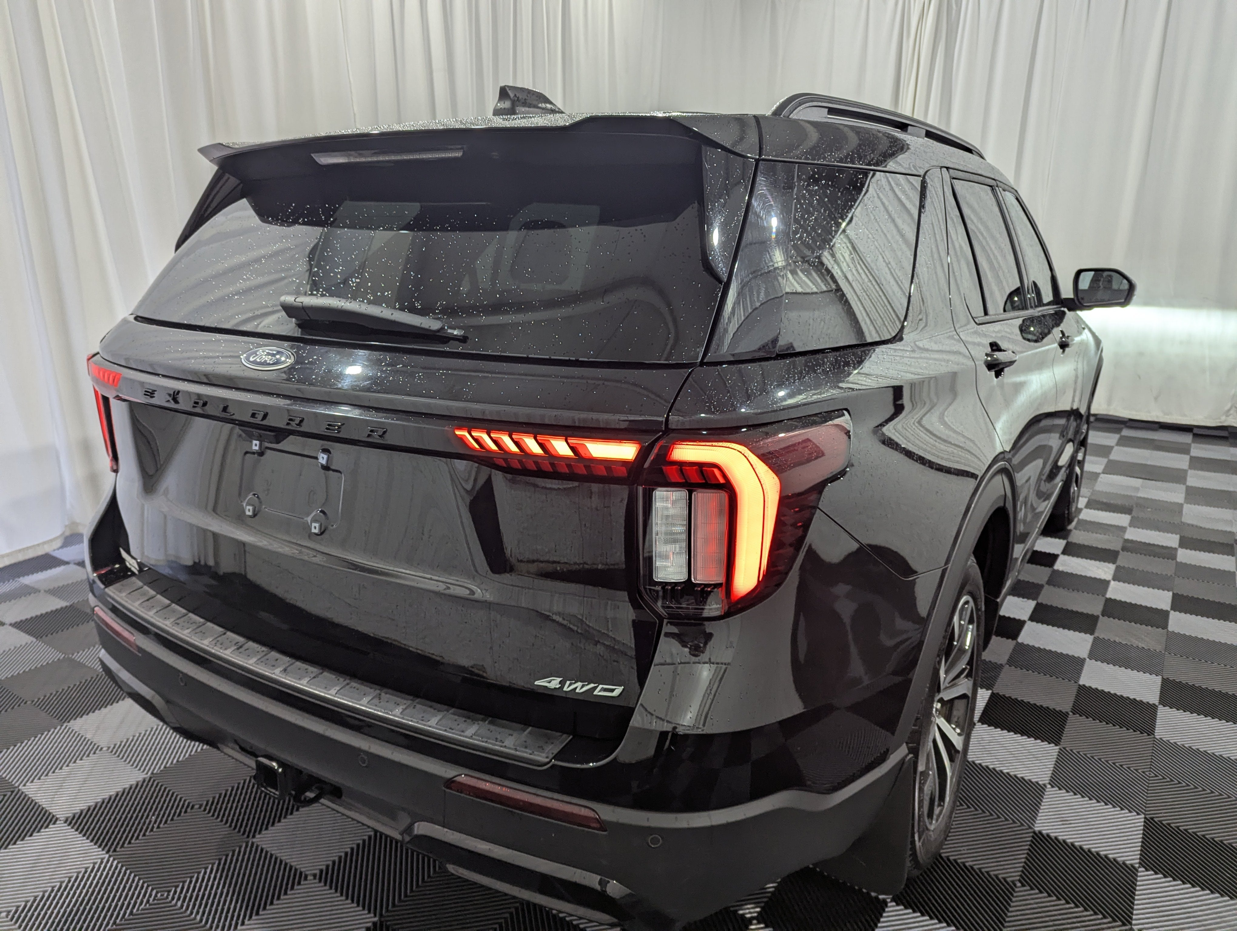2025 Ford Explorer ST-Line 4x4