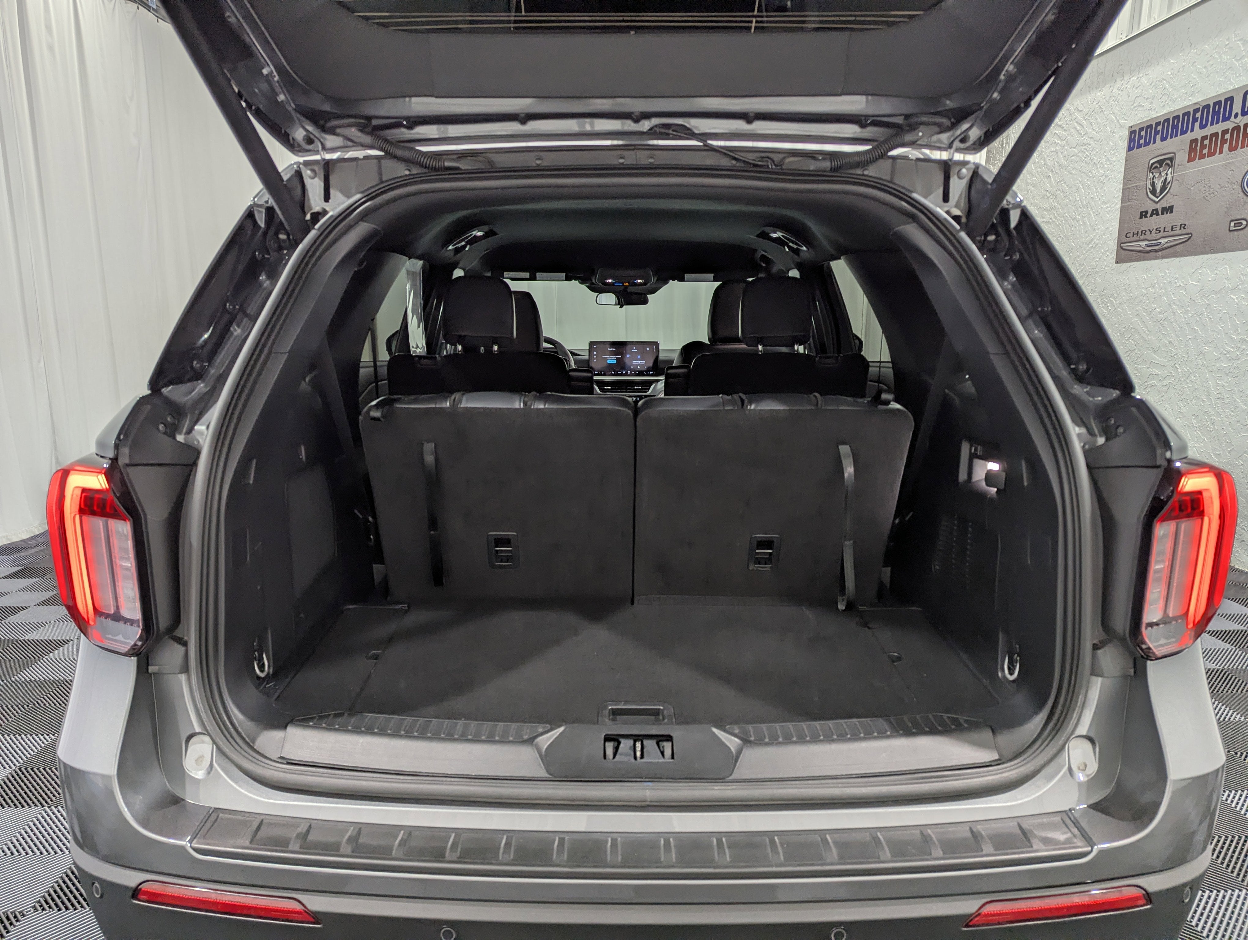 2025 Ford Explorer ST-Line 4x4