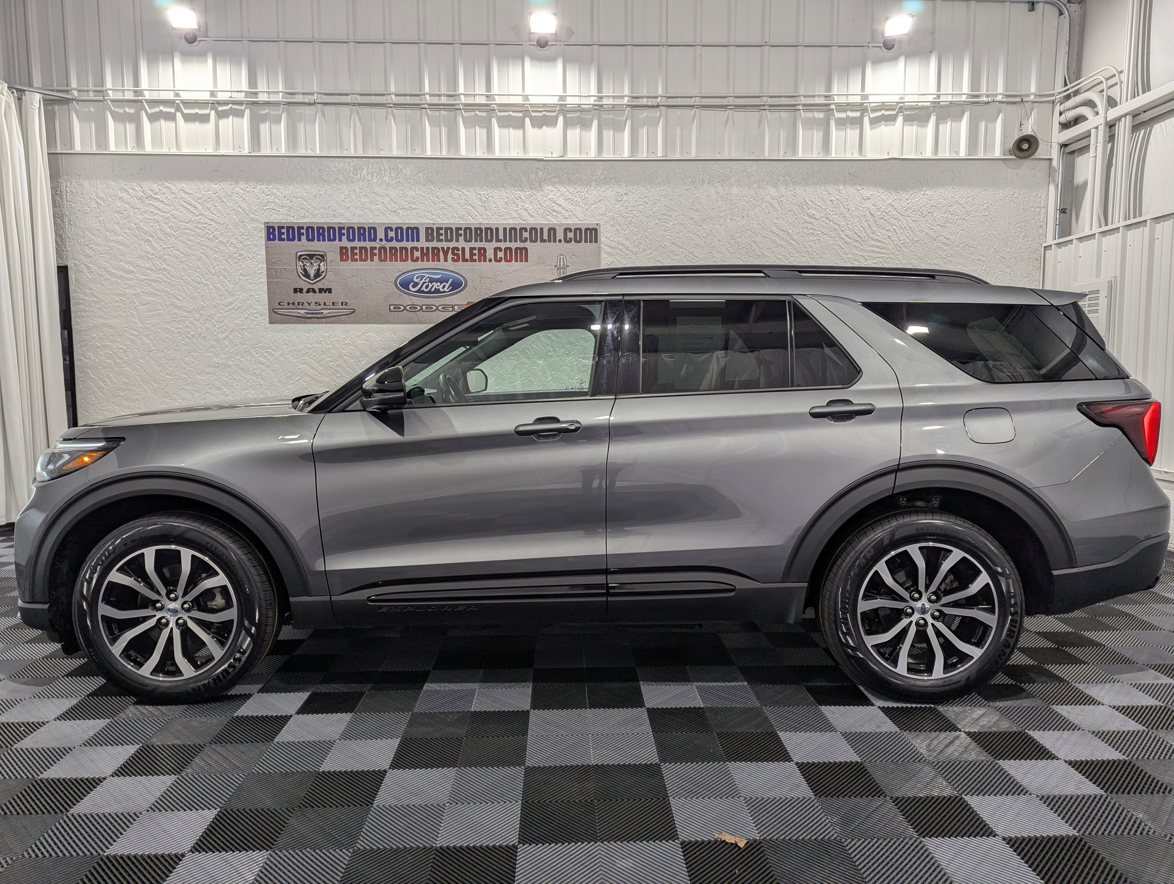 2025 Ford Explorer ST-Line 4x4