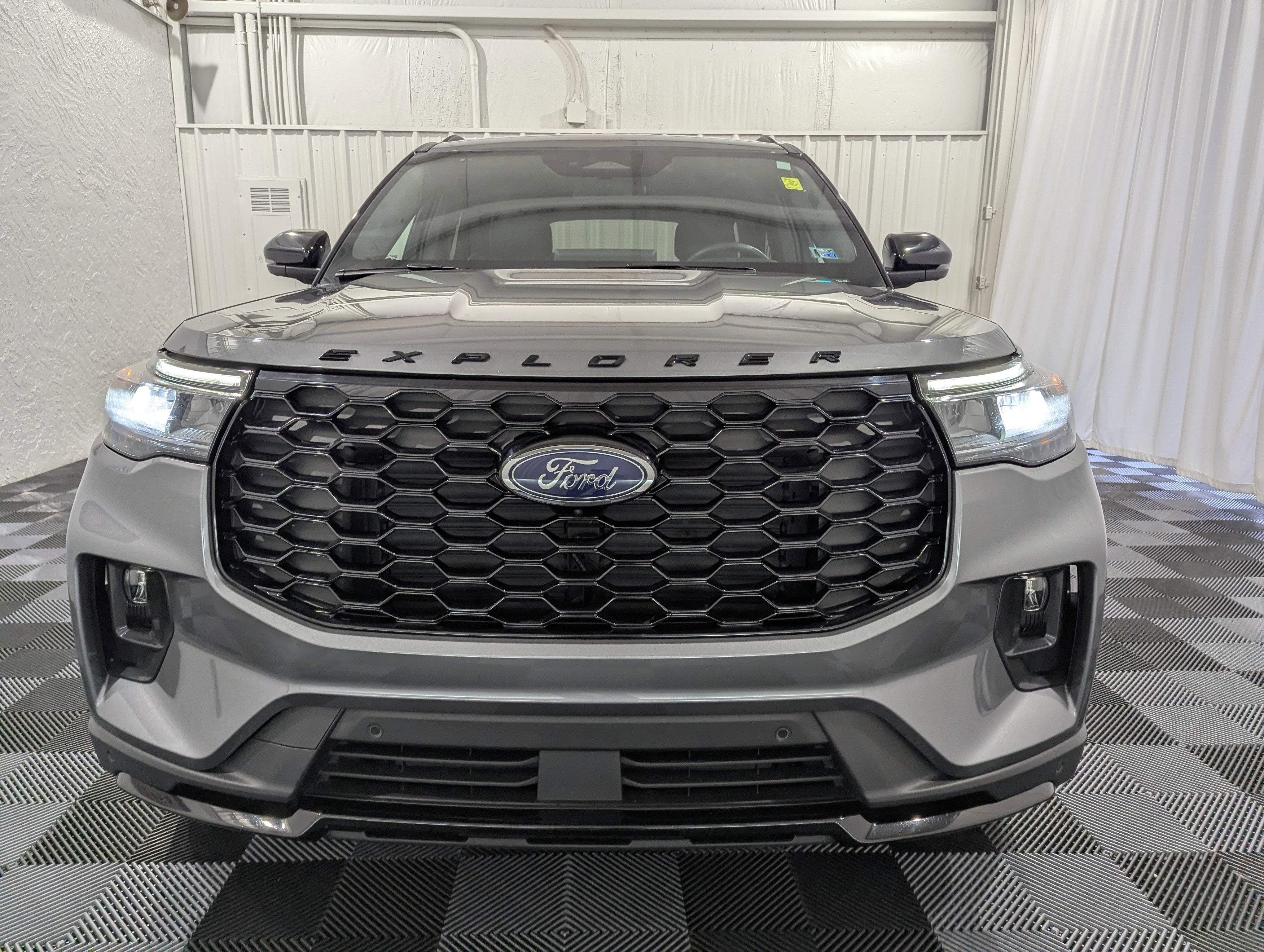 2025 Ford Explorer ST-Line 4x4