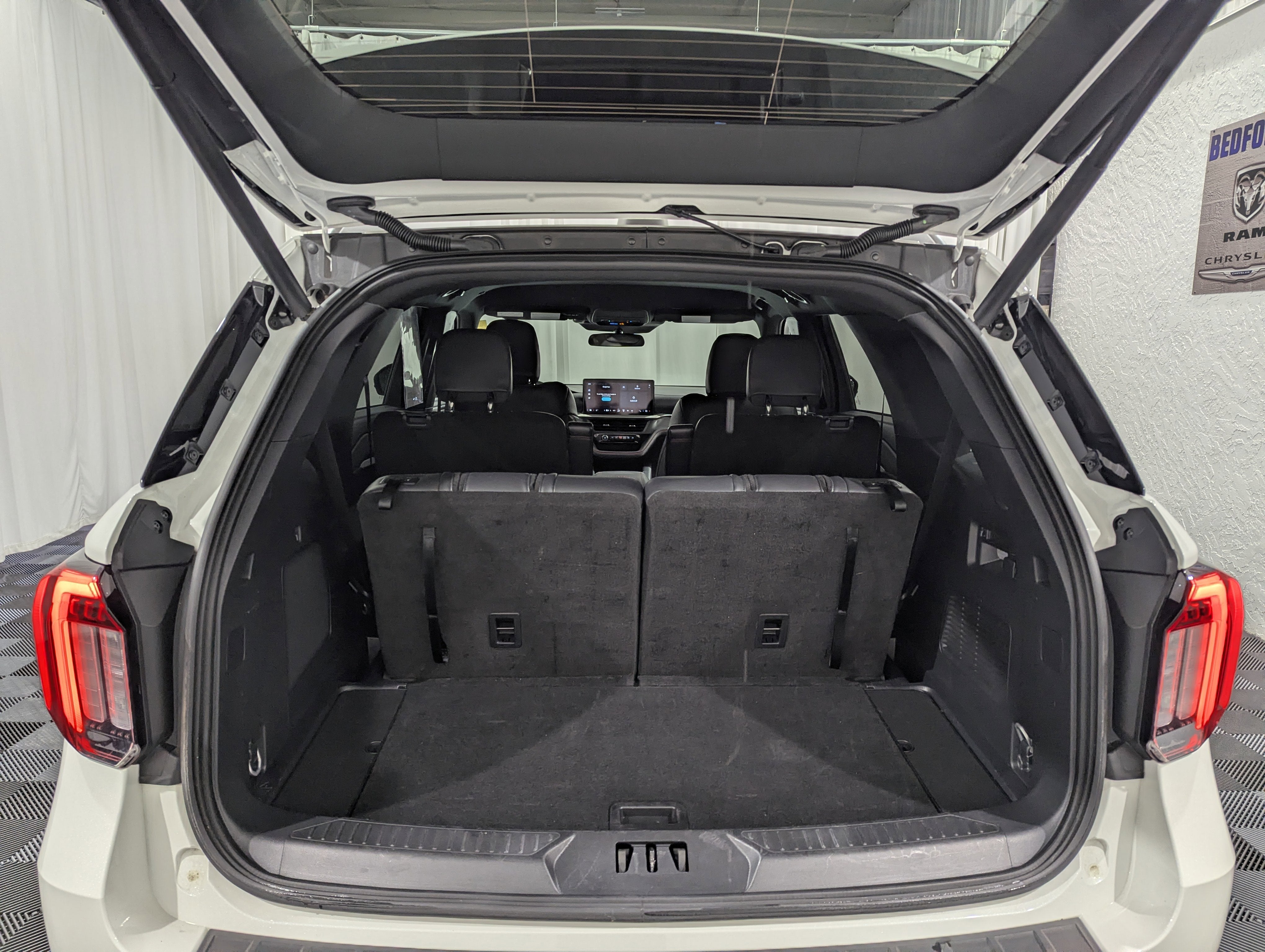 2025 Ford Explorer ST-Line 4x4