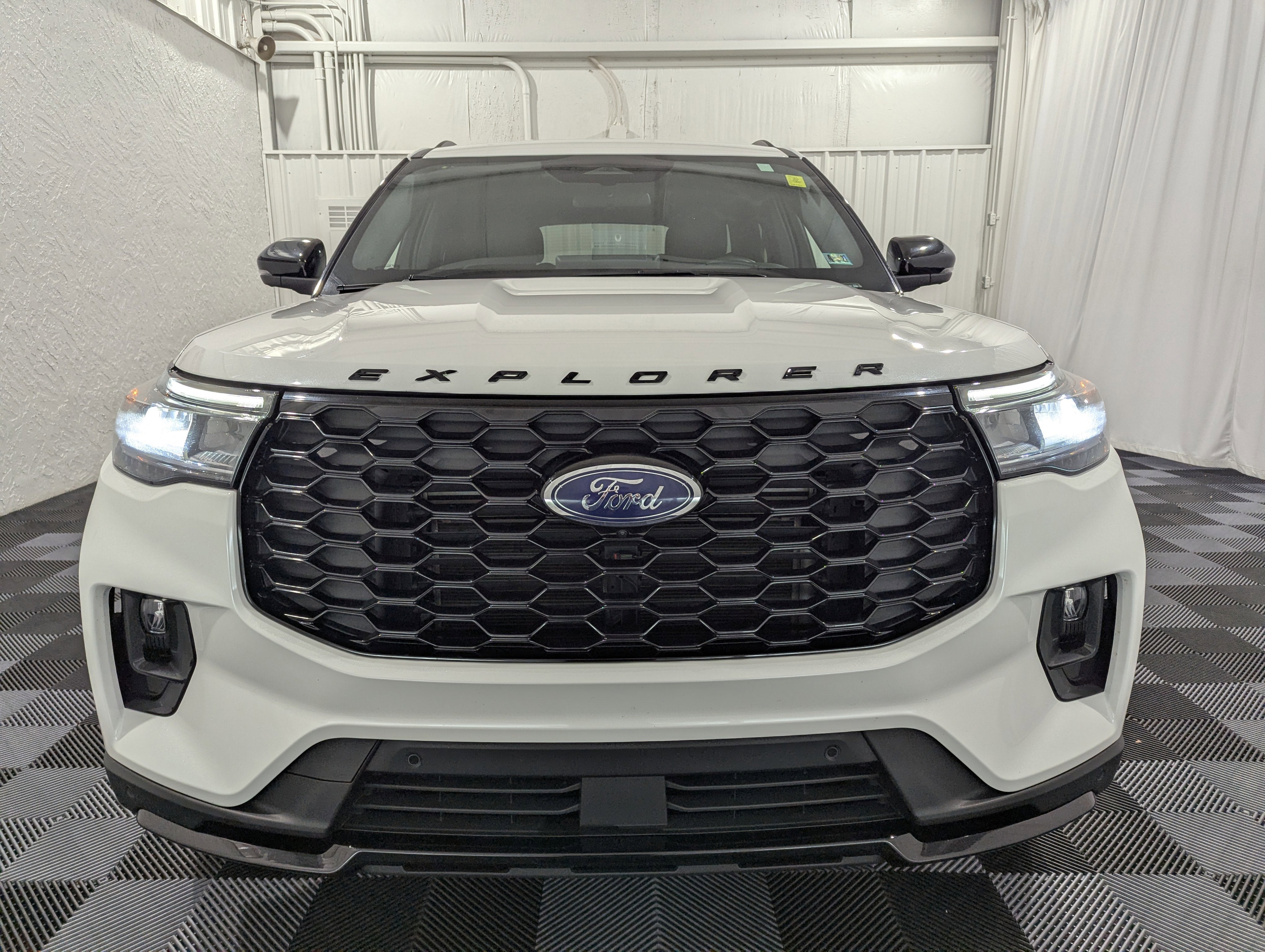 2025 Ford Explorer ST-Line 4x4