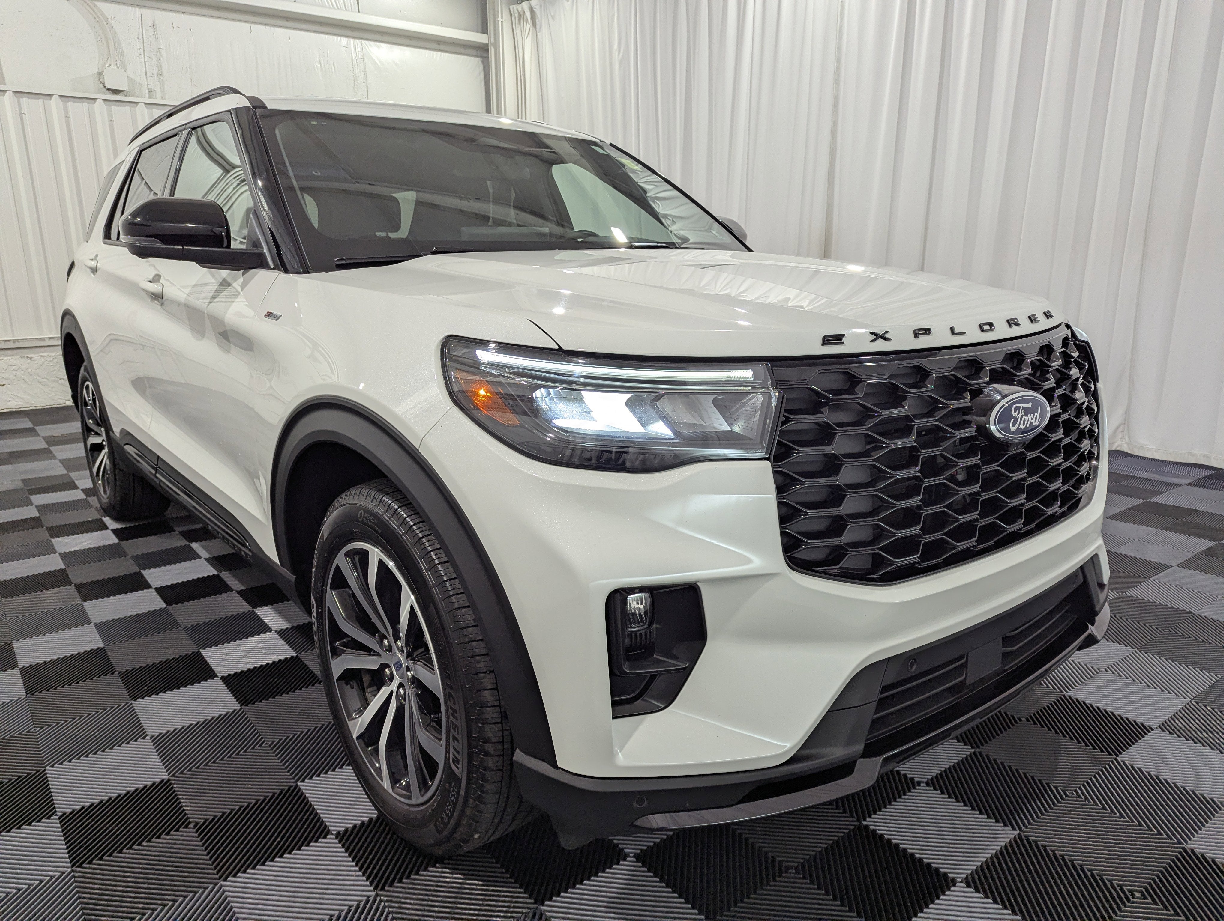 2025 Ford Explorer ST-Line 4x4