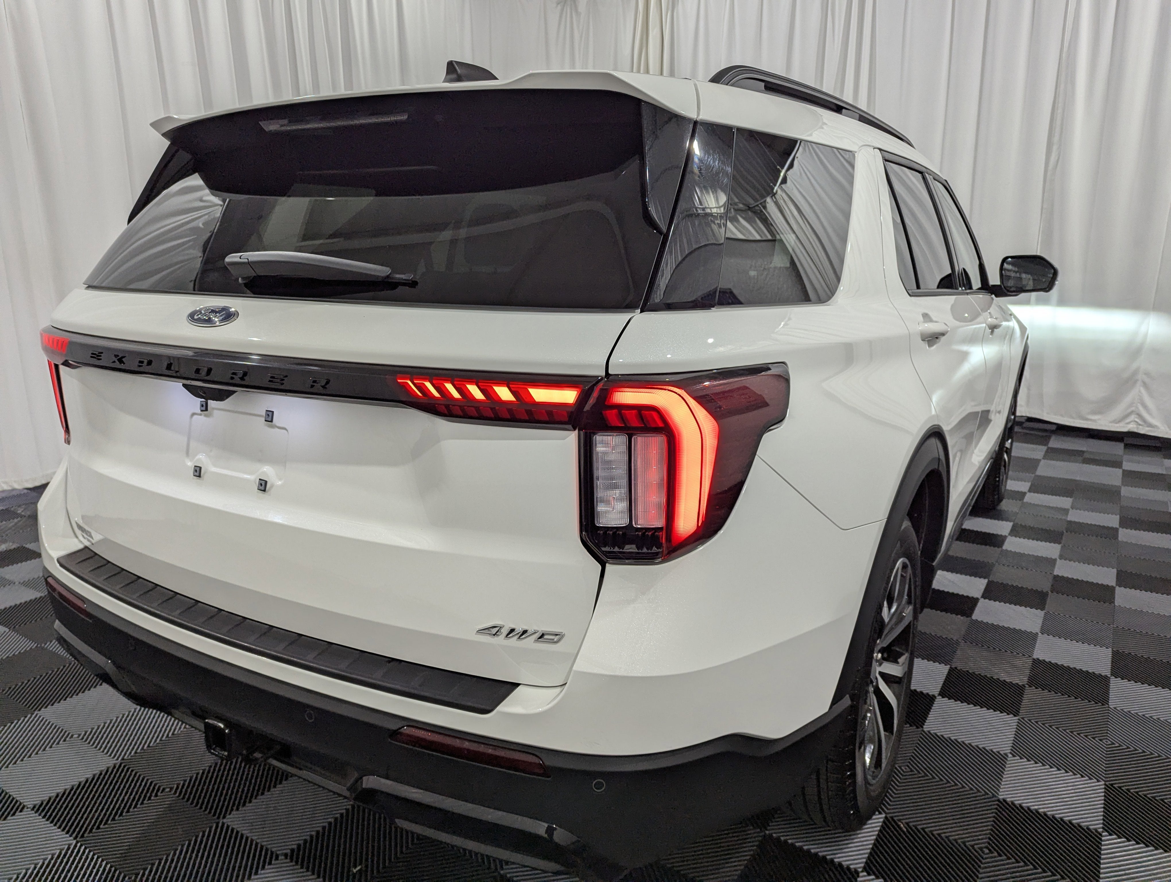 2025 Ford Explorer ST-Line 4x4