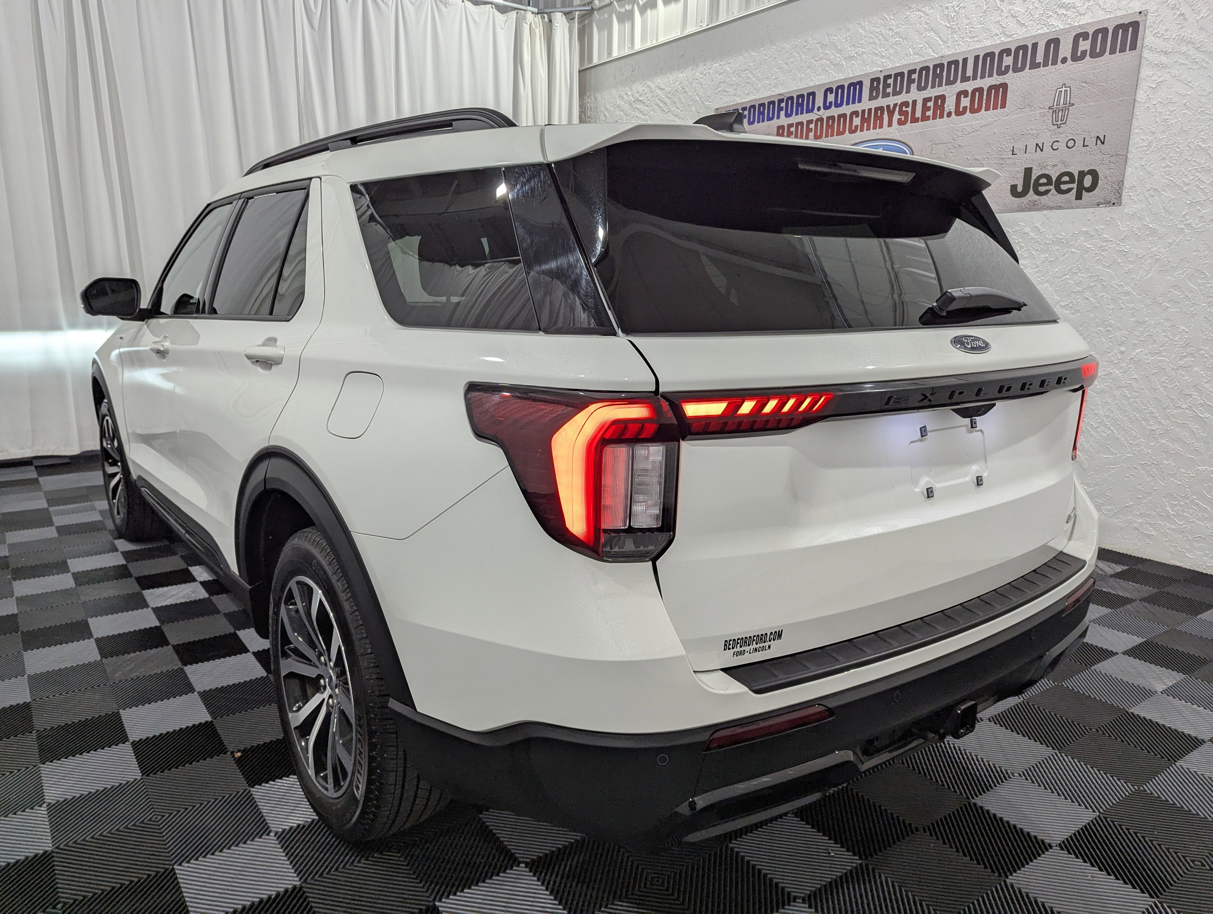 2025 Ford Explorer ST-Line 4x4