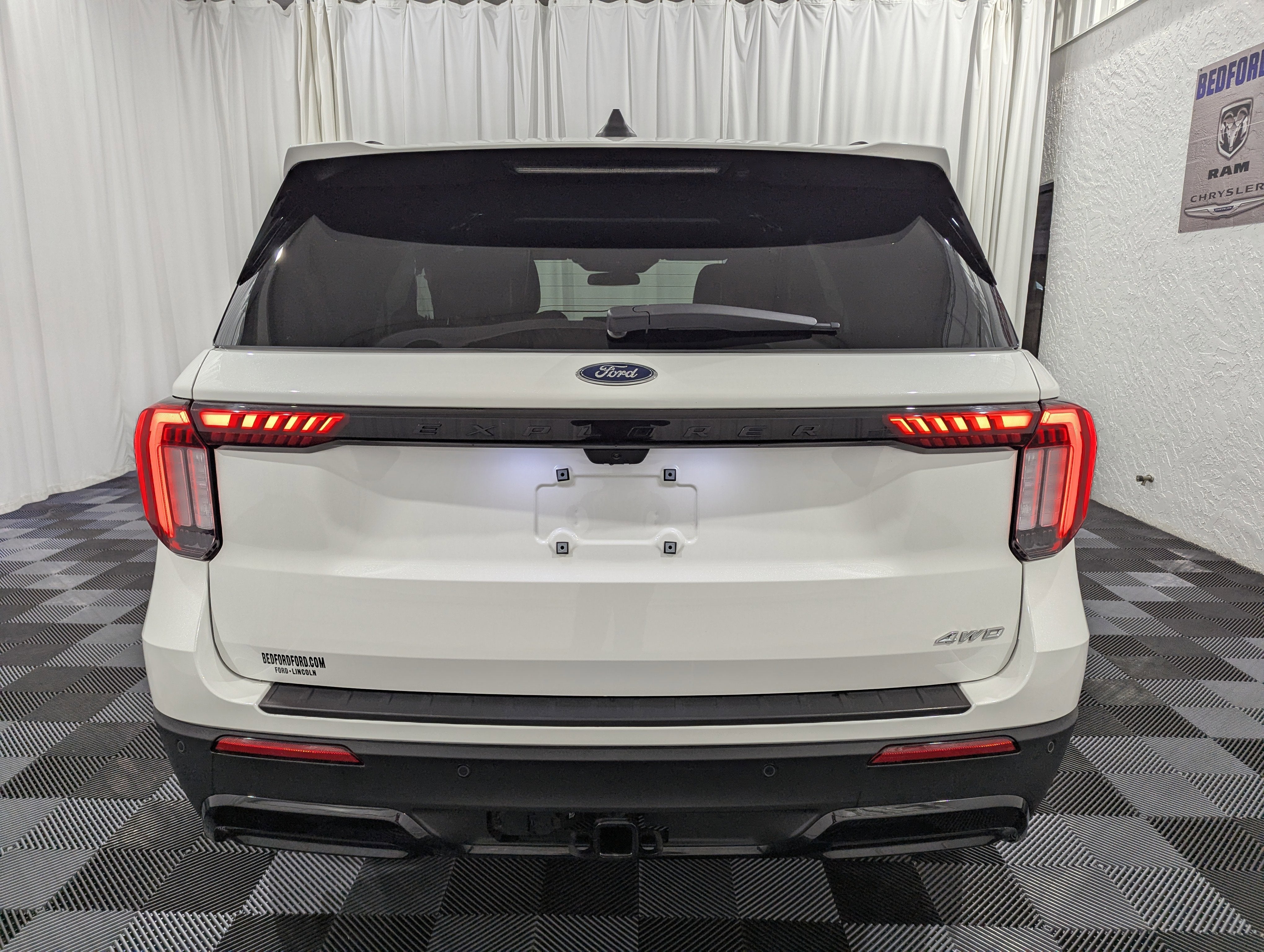 2025 Ford Explorer ST-Line 4x4