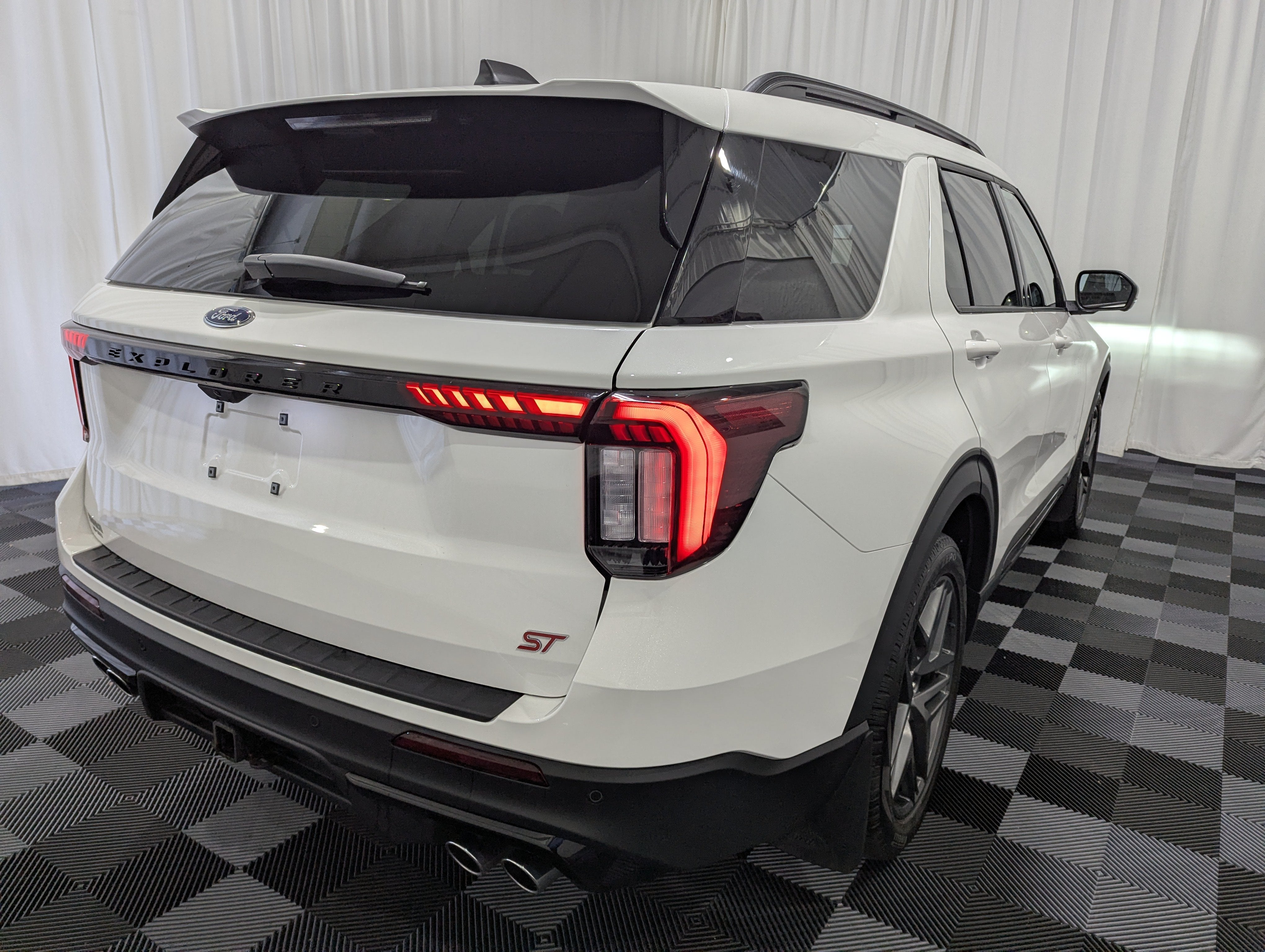 2025 Ford Explorer ST 4x4