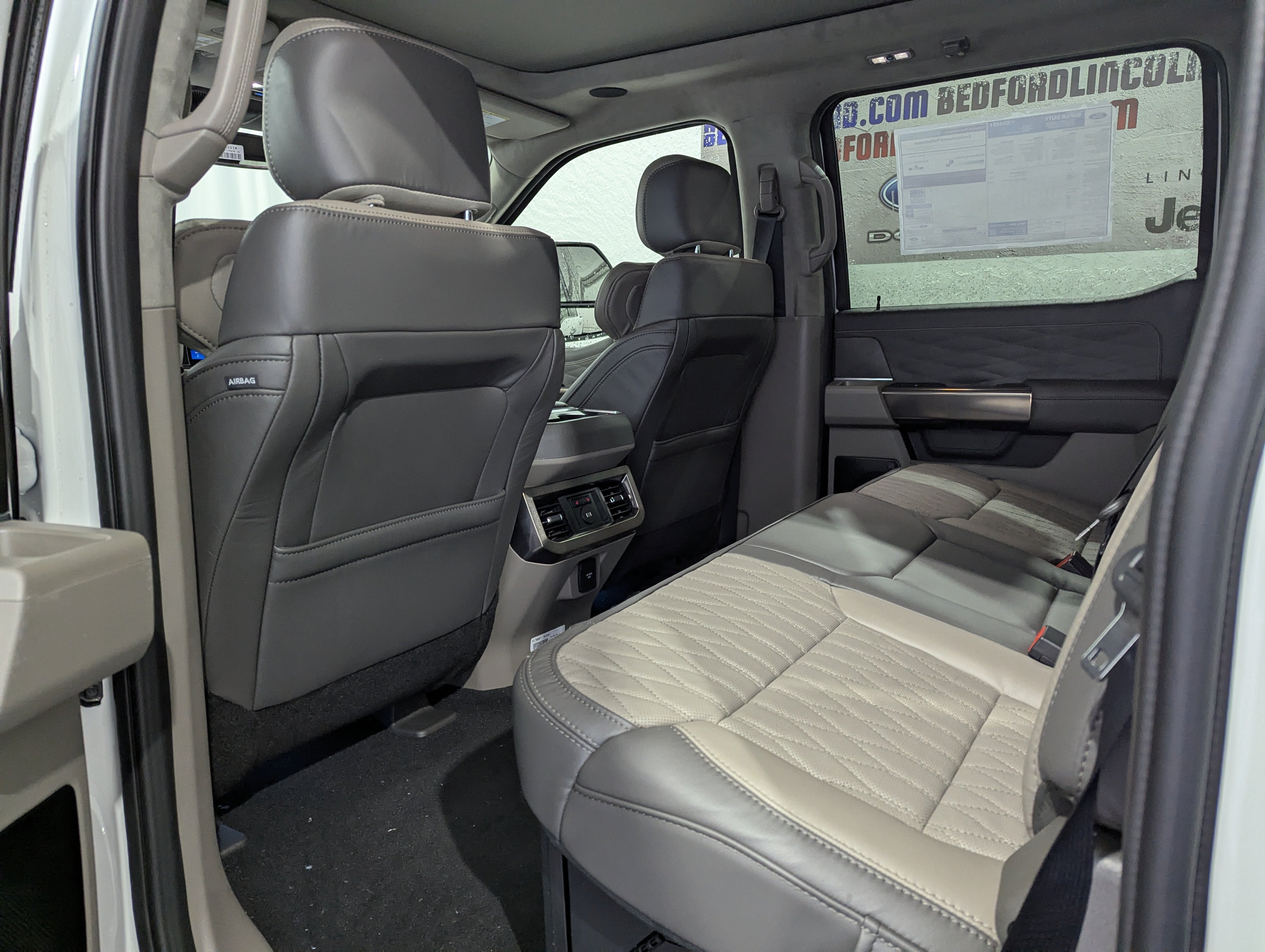 2027 Ford Super Duty F-250 SRW Platinum