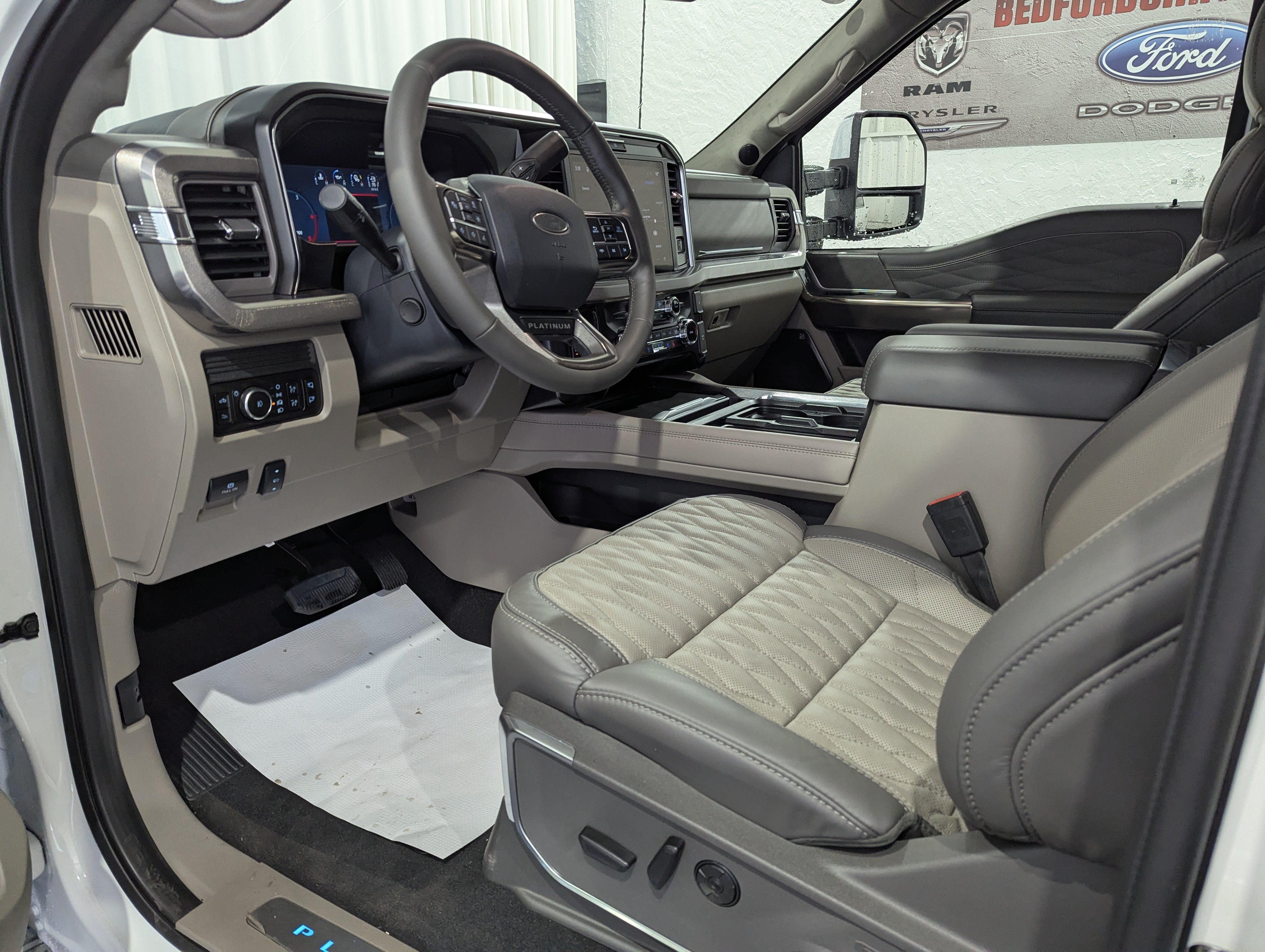 2027 Ford Super Duty F-250 SRW Platinum