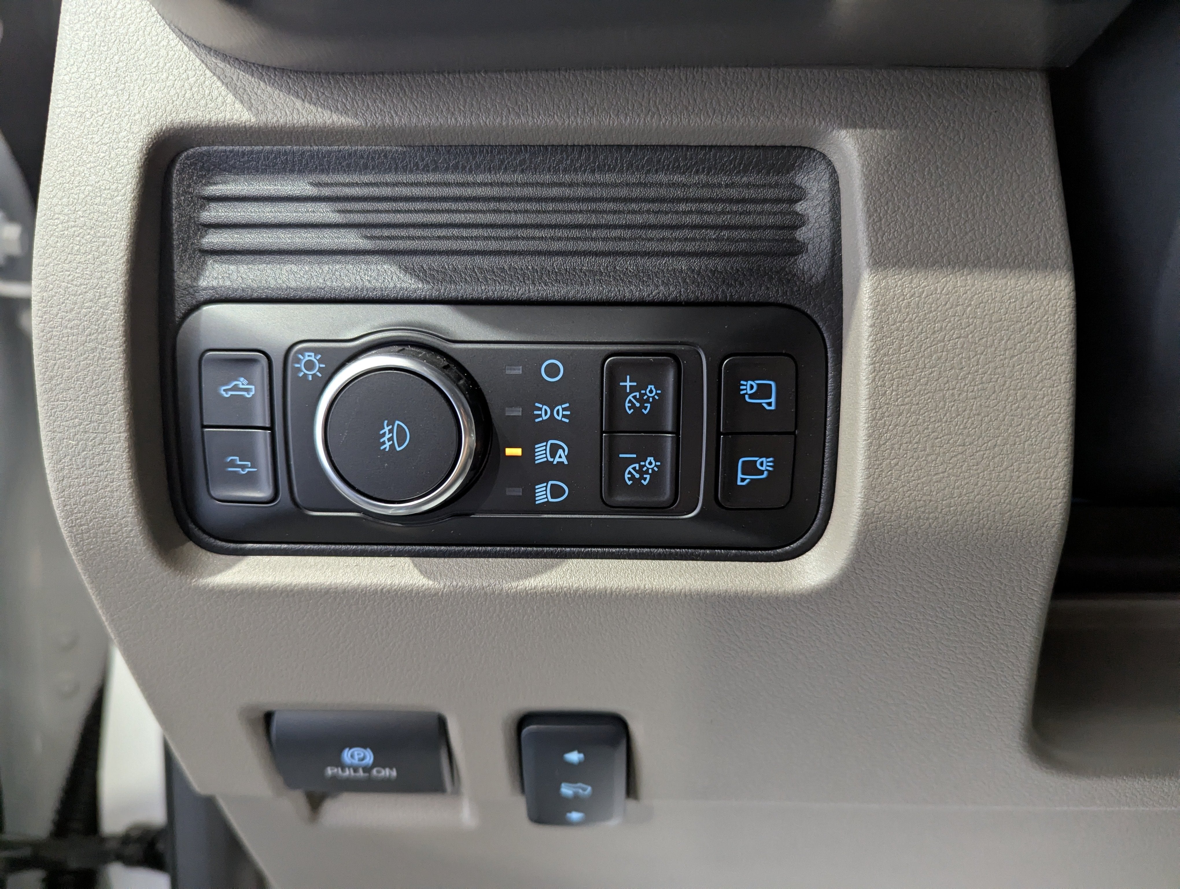 2027 Ford Super Duty F-250 SRW Platinum
