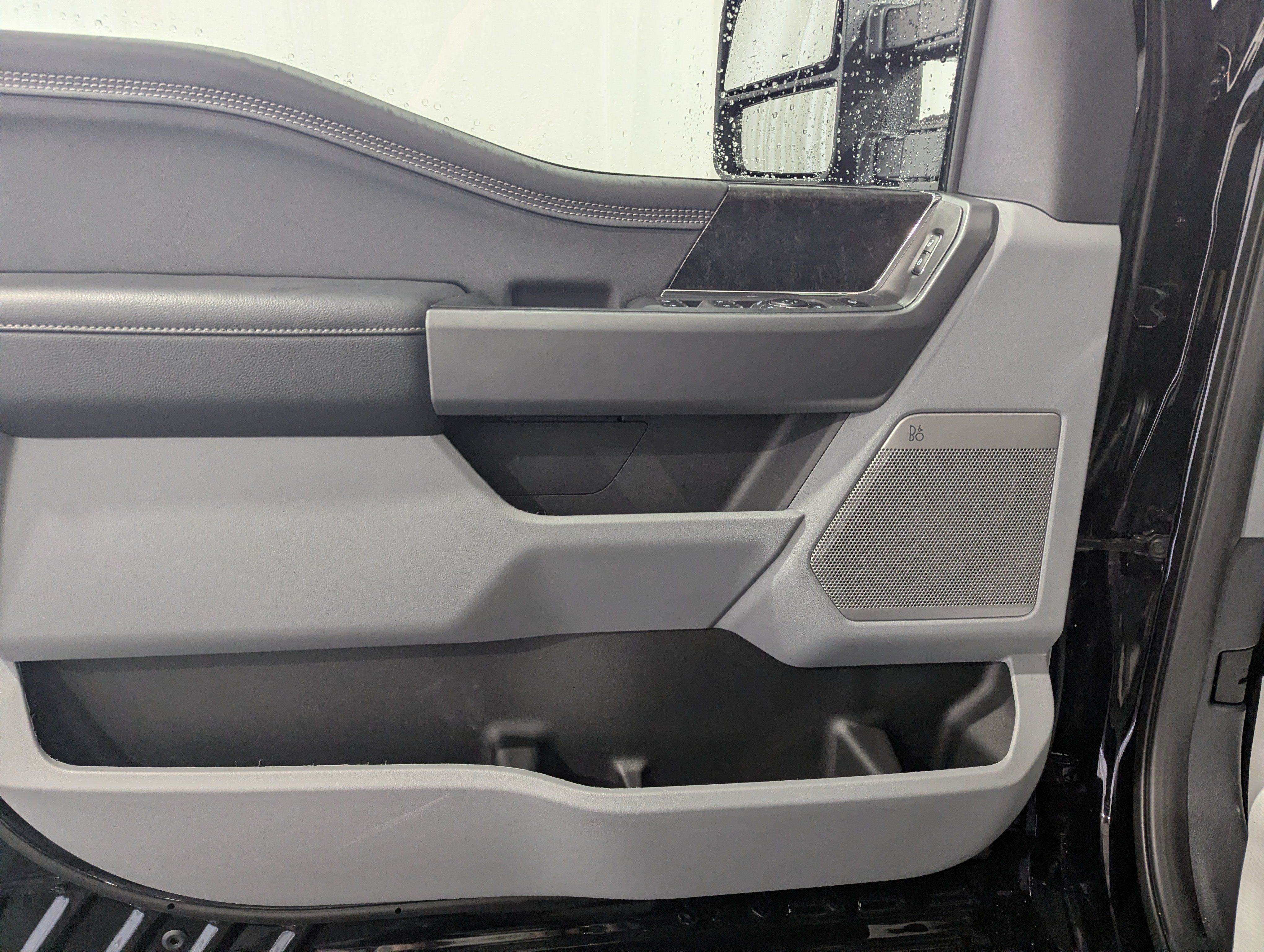 2027 Ford Super Duty F-250 SRW XLT