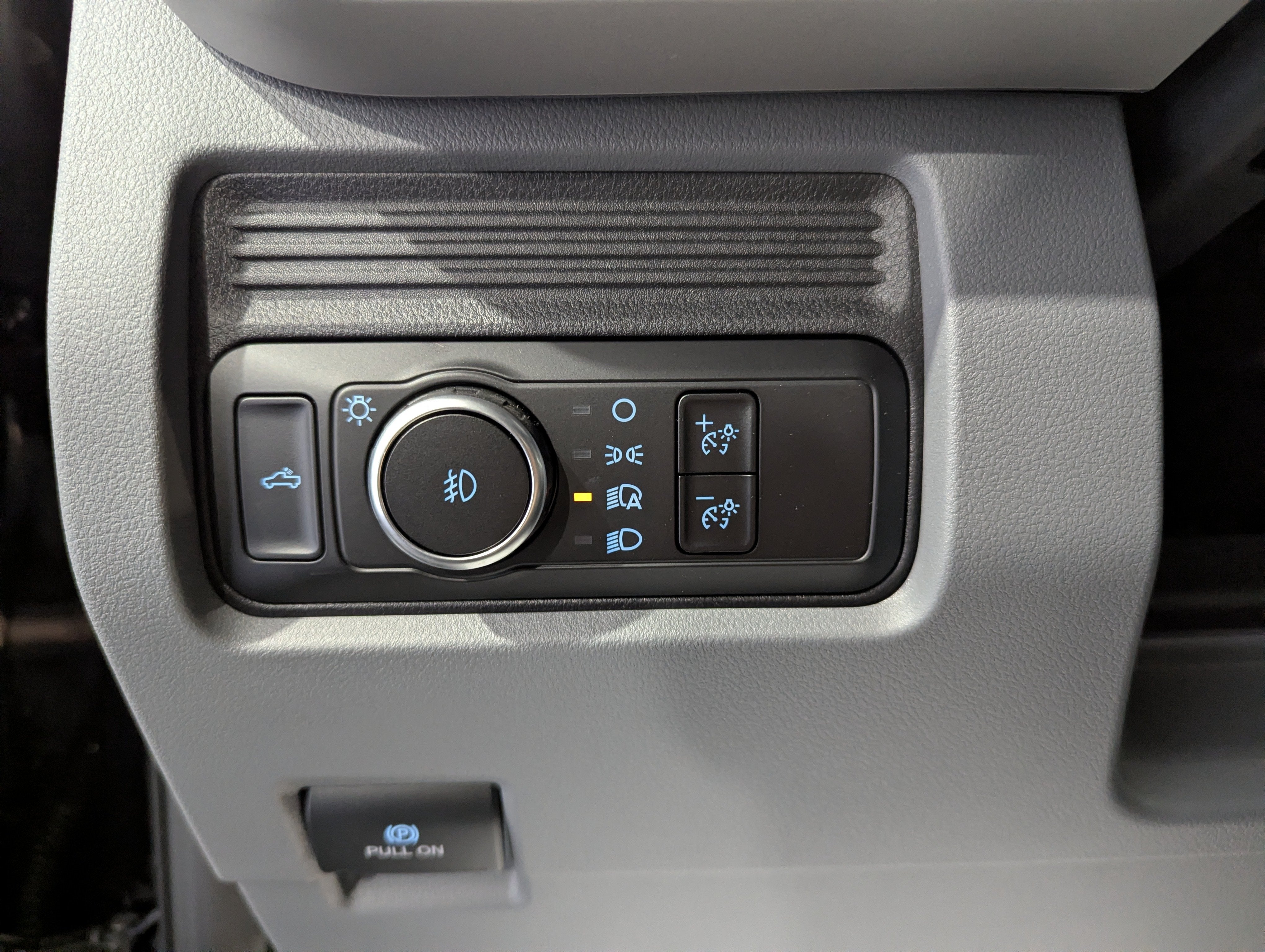 2027 Ford Super Duty F-250 SRW STX Tremor