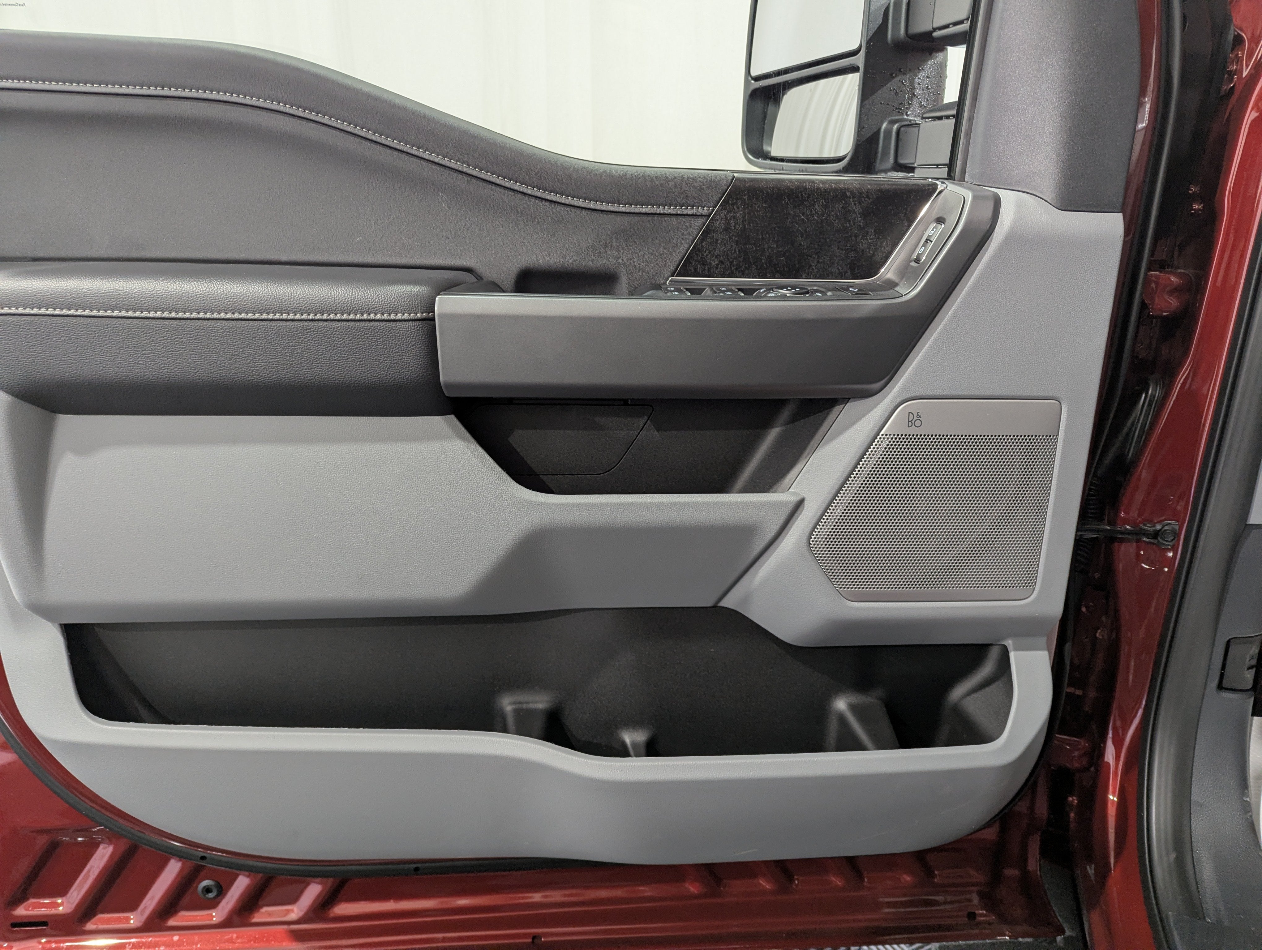 2027 Ford Super Duty F-250 SRW XLT