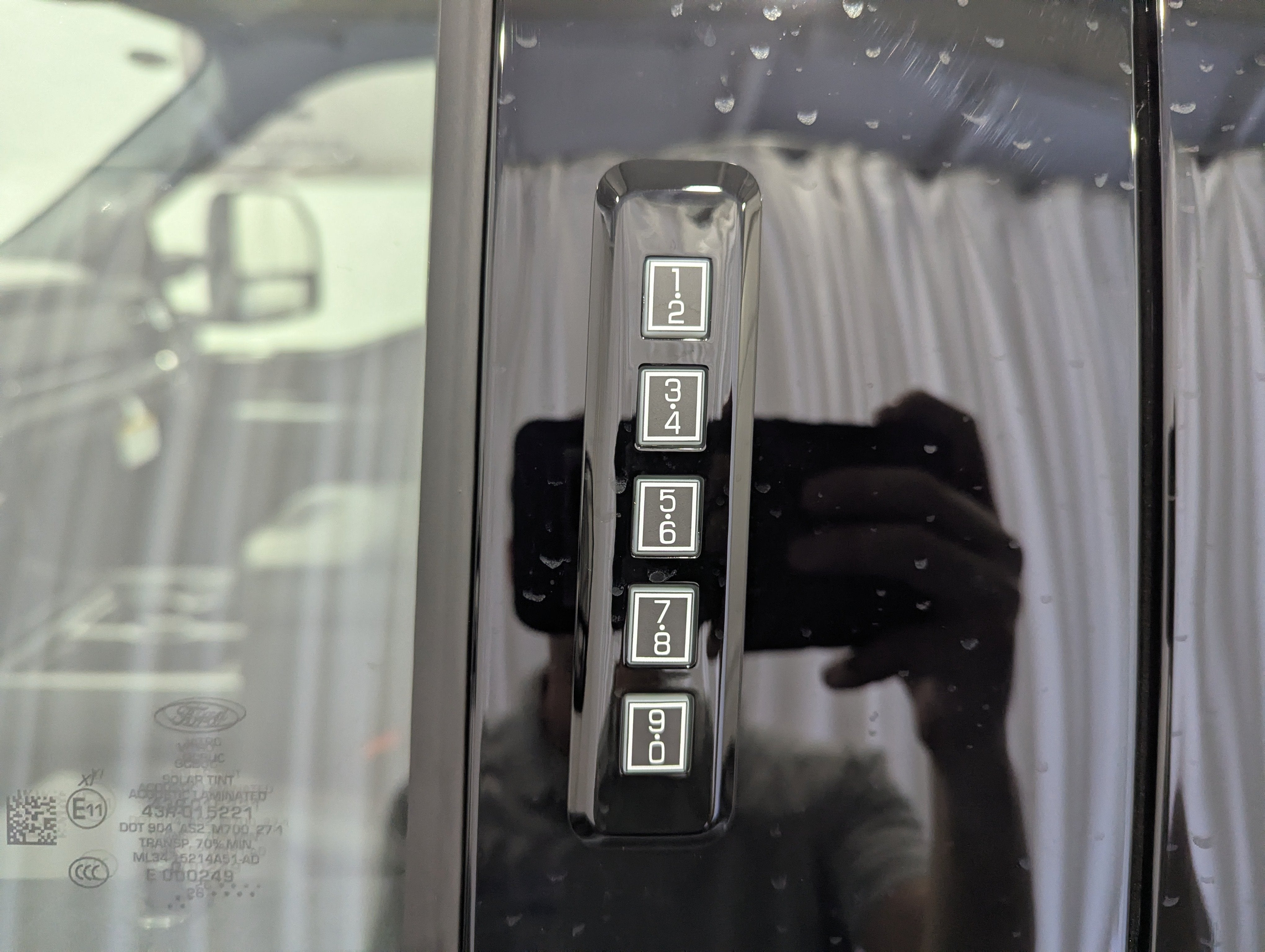 2027 Ford Super Duty F-350 SRW LARIAT
