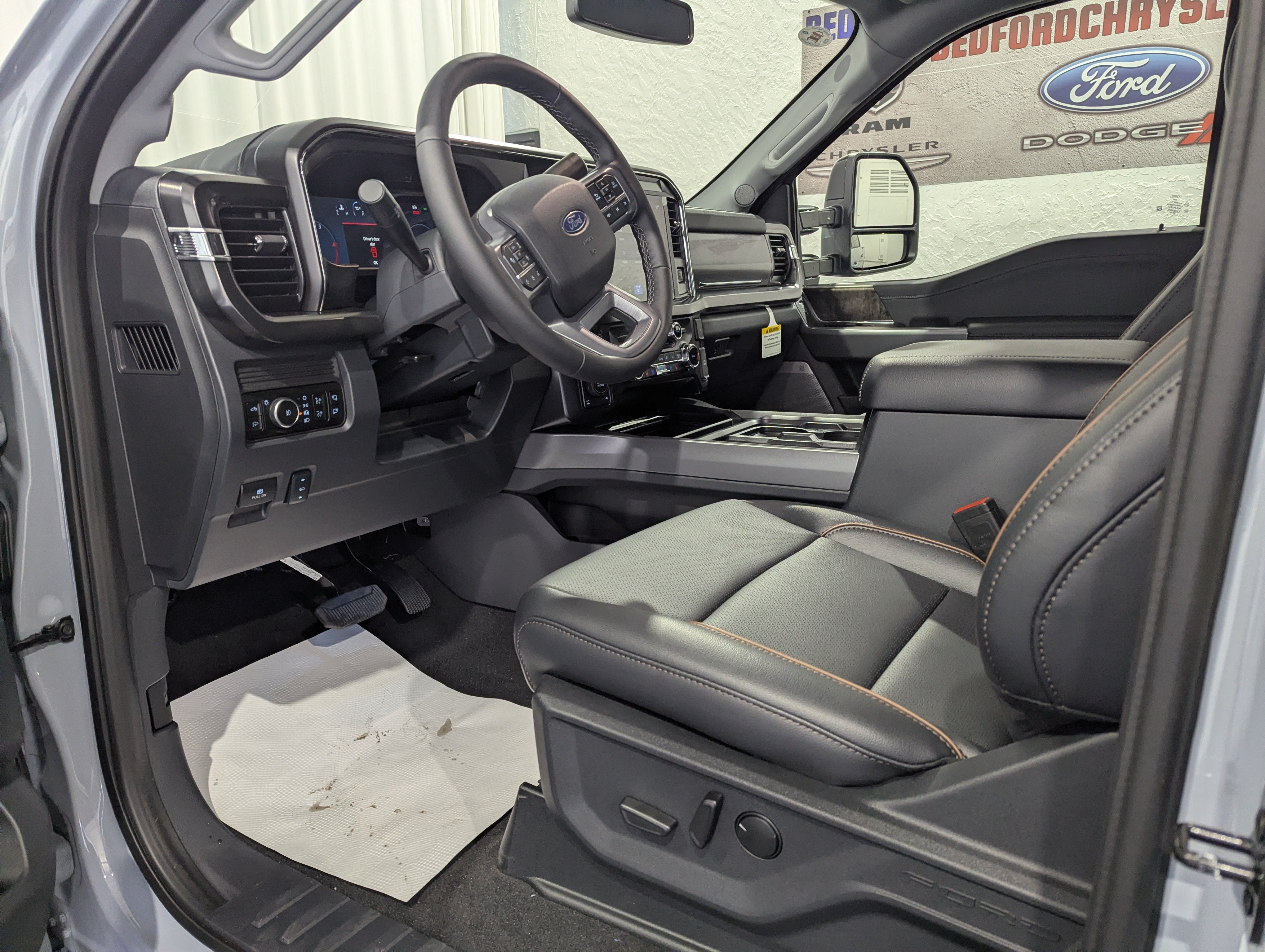 2027 Ford Super Duty F-350 SRW LARIAT