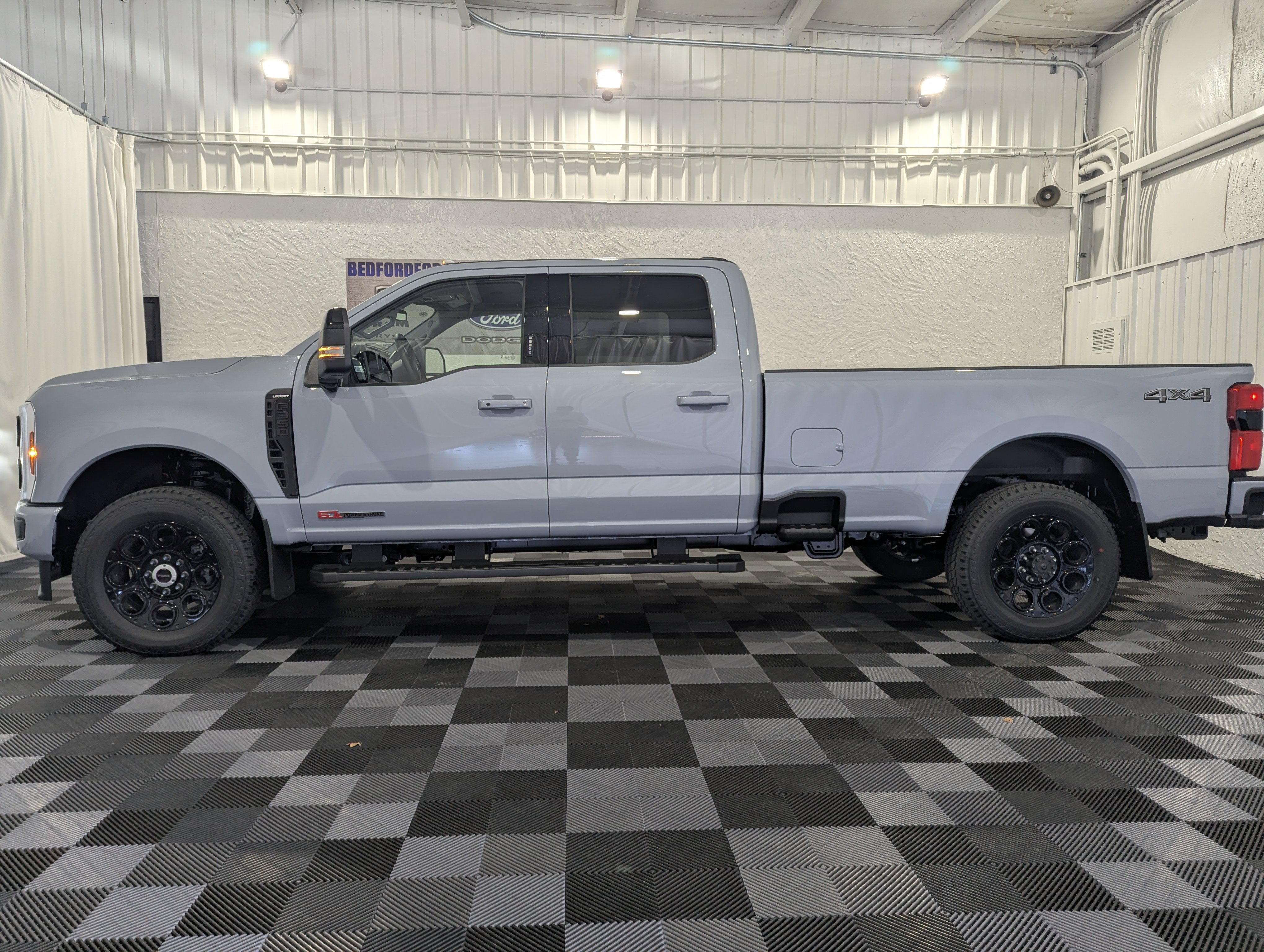2027 Ford Super Duty F-350 SRW LARIAT