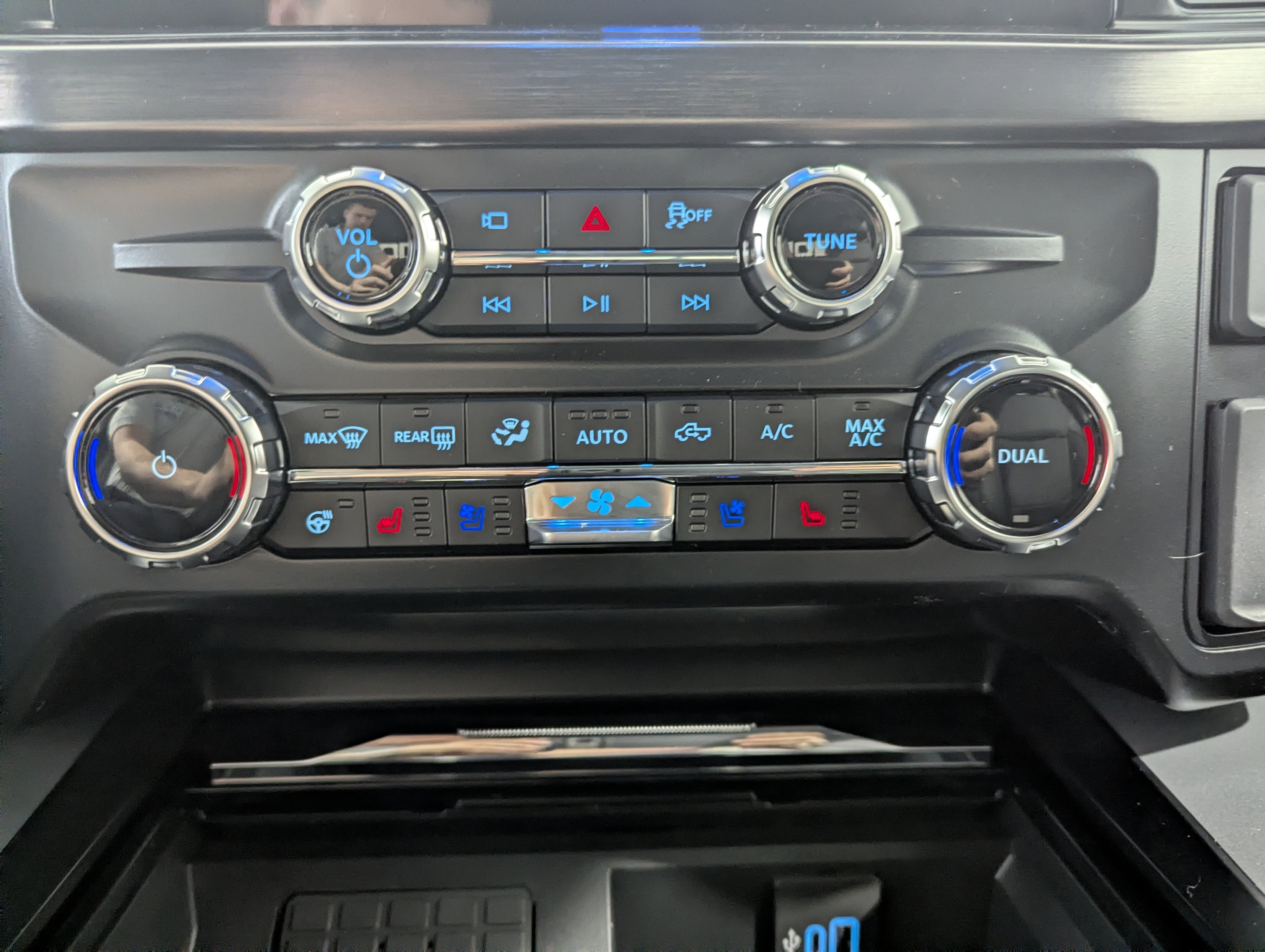 2027 Ford Super Duty F-350 SRW LARIAT