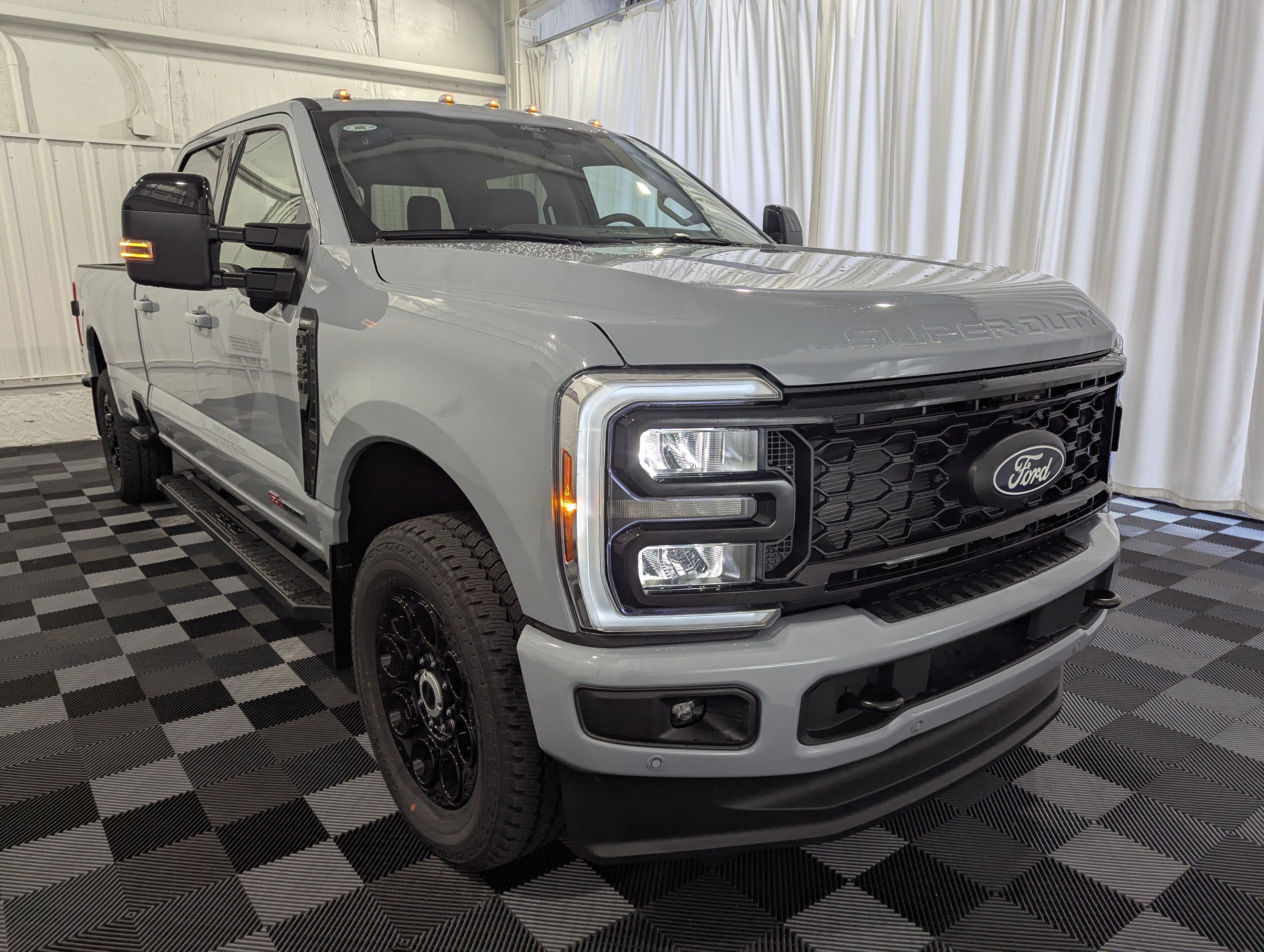 2027 Ford Super Duty F-350 SRW LARIAT