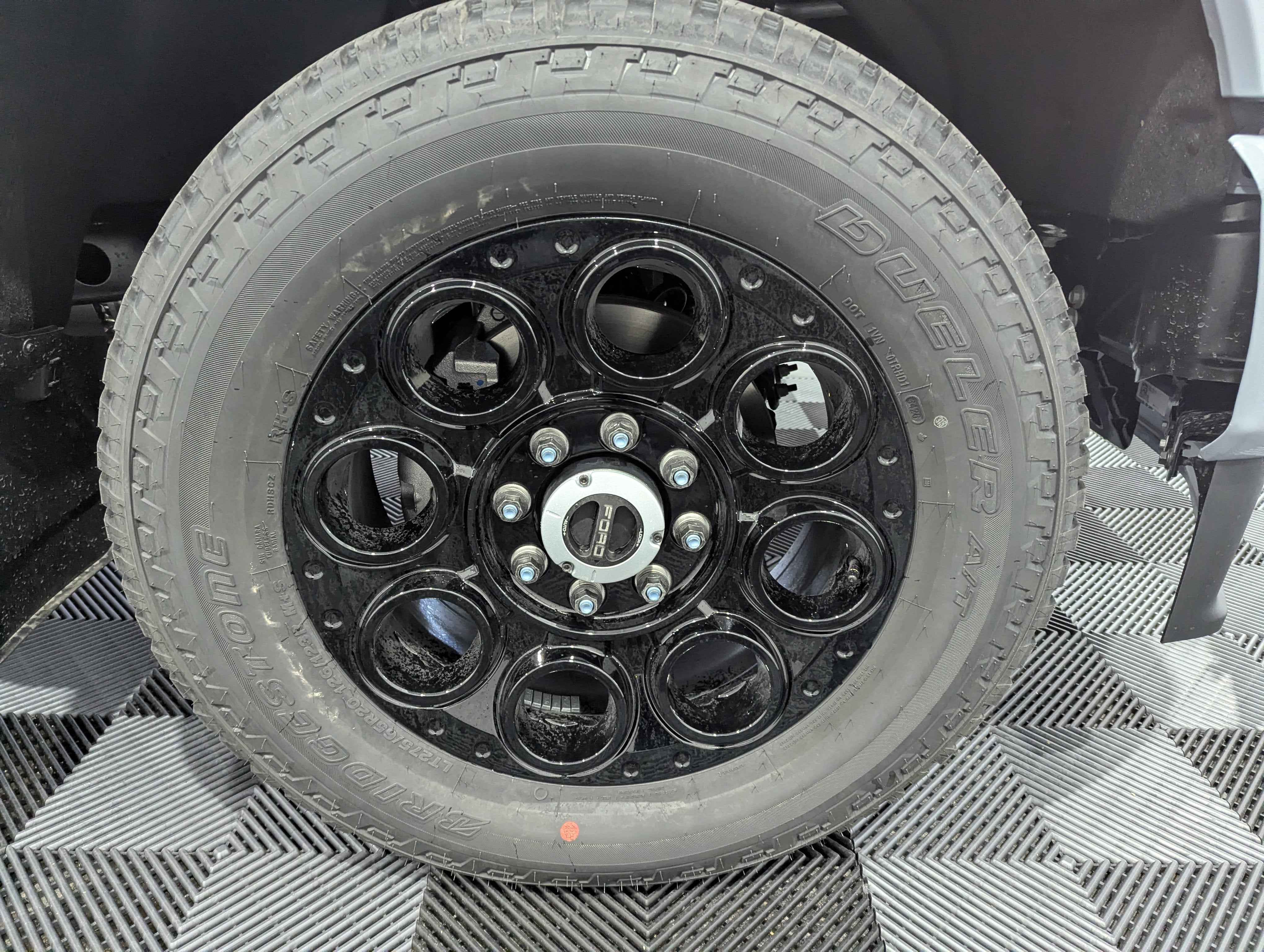 2027 Ford Super Duty F-350 SRW LARIAT