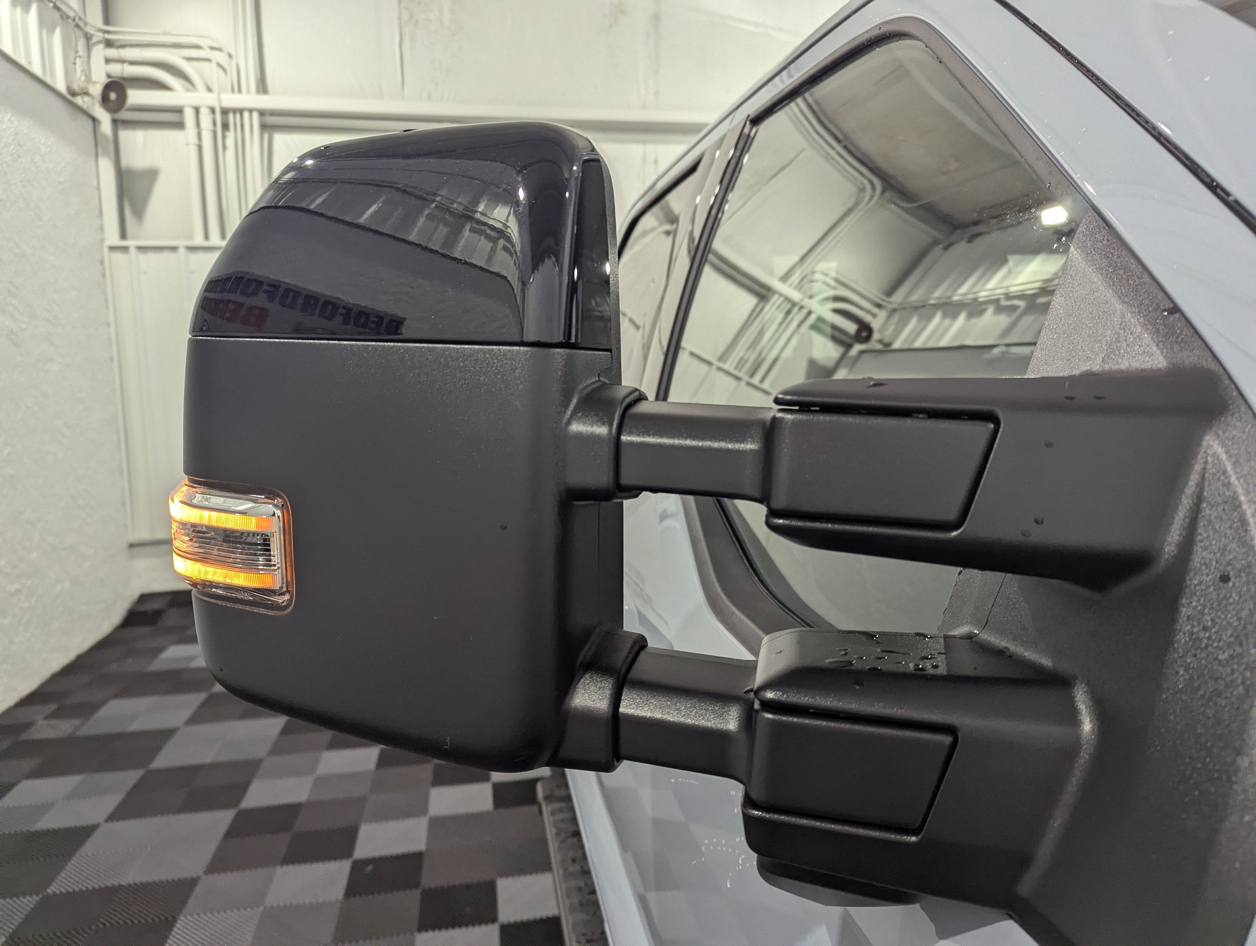 2027 Ford Super Duty F-350 SRW LARIAT