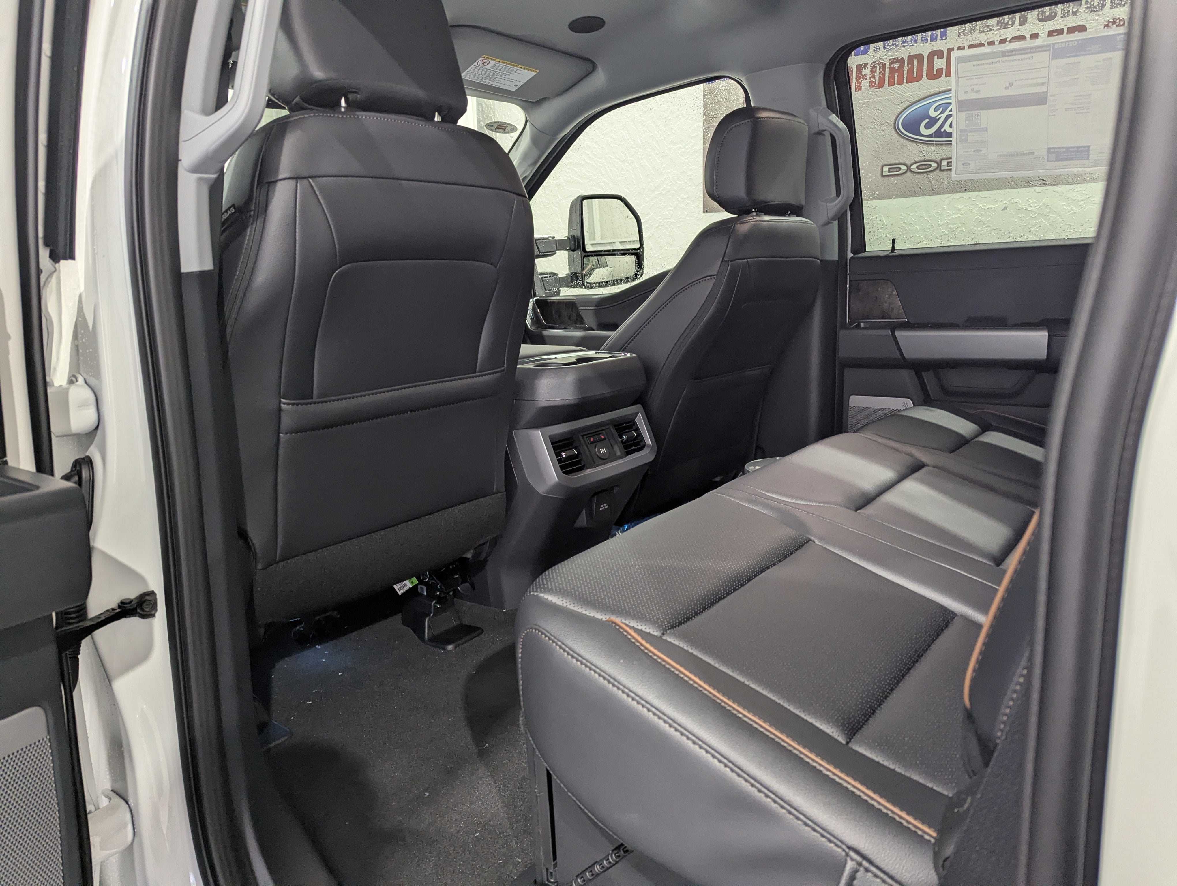 2027 Ford Super Duty F-350 SRW Lariat