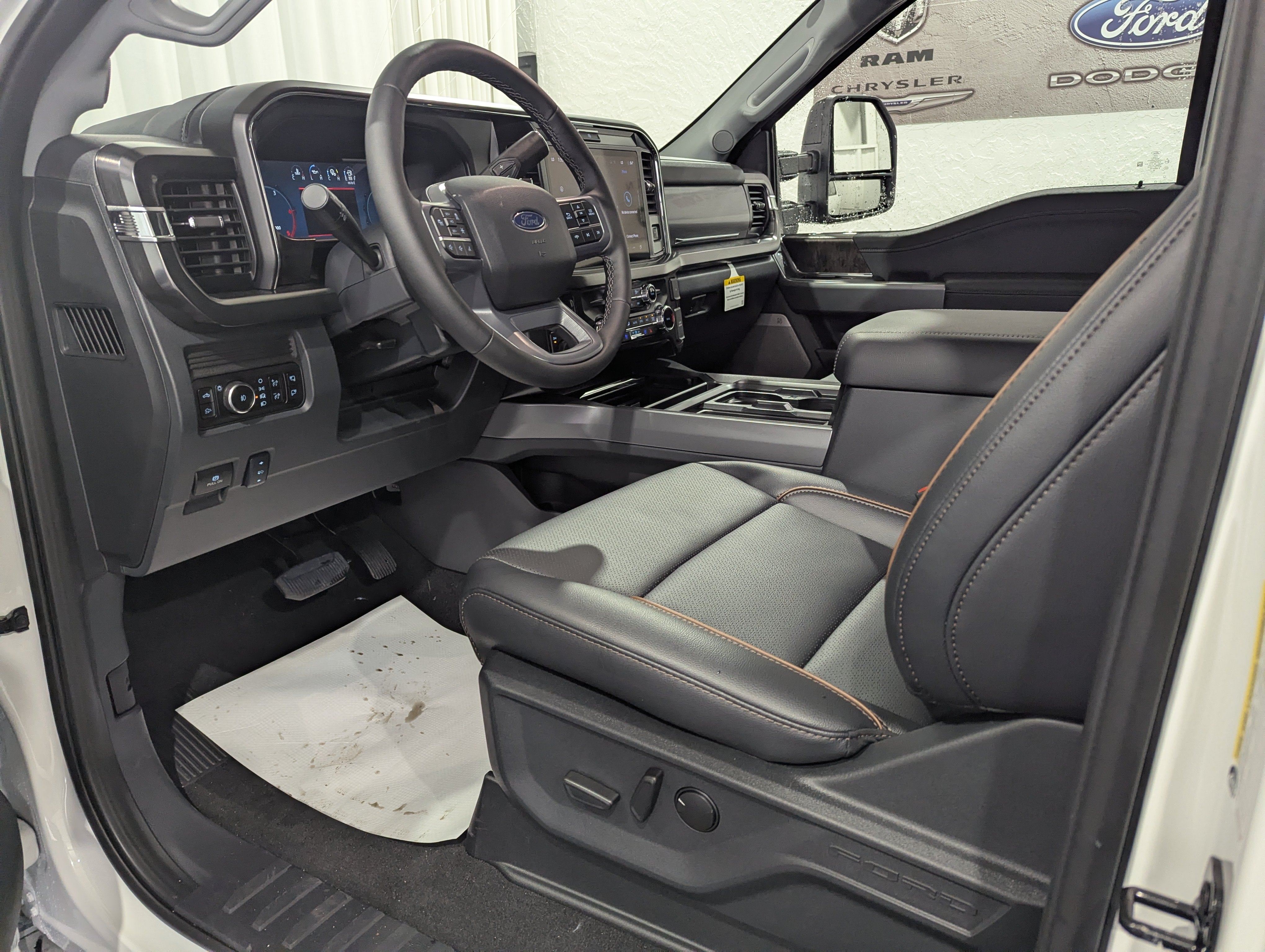 2027 Ford Super Duty F-350 SRW Lariat