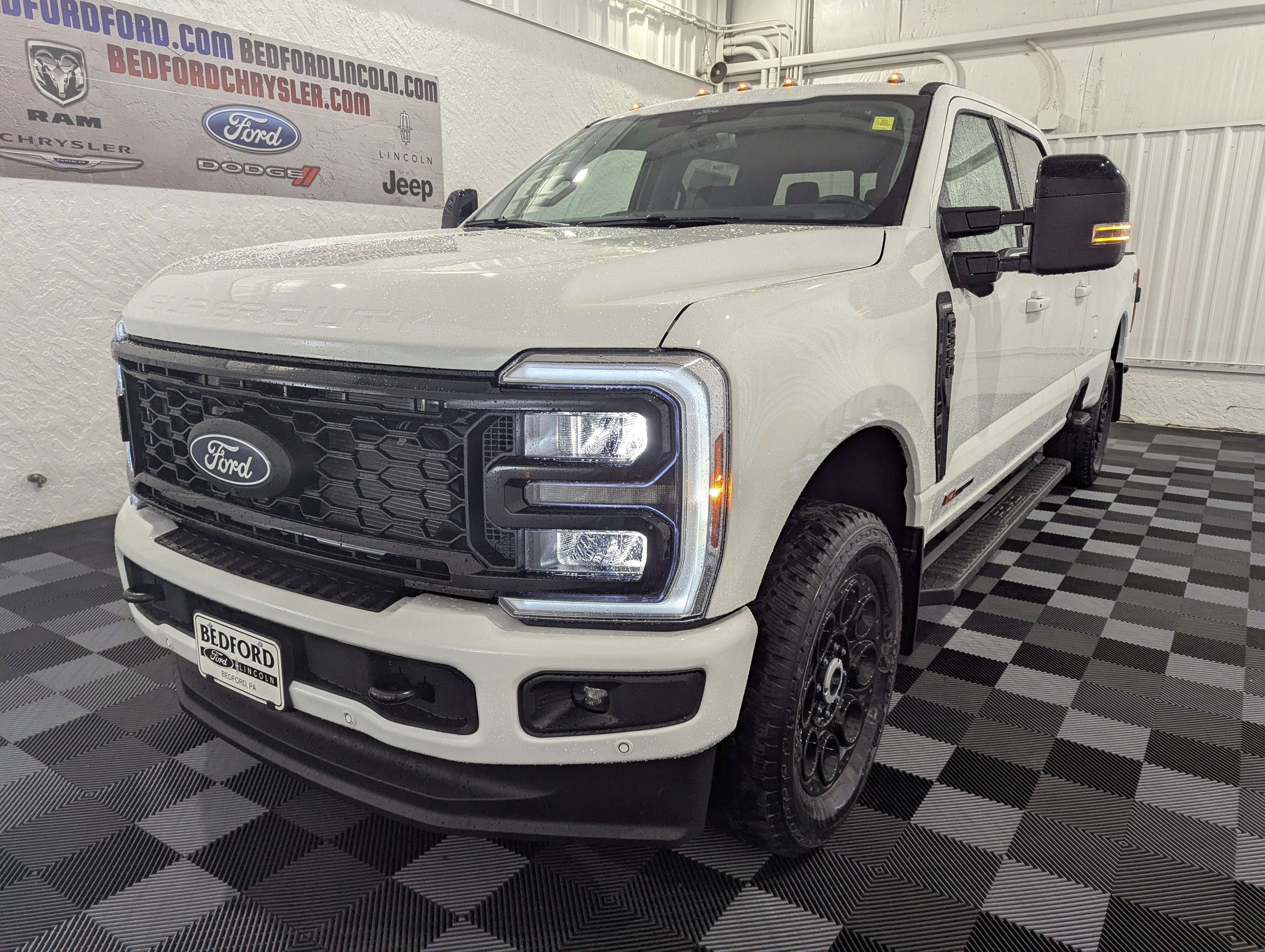 2027 Ford Super Duty F-350 SRW Lariat