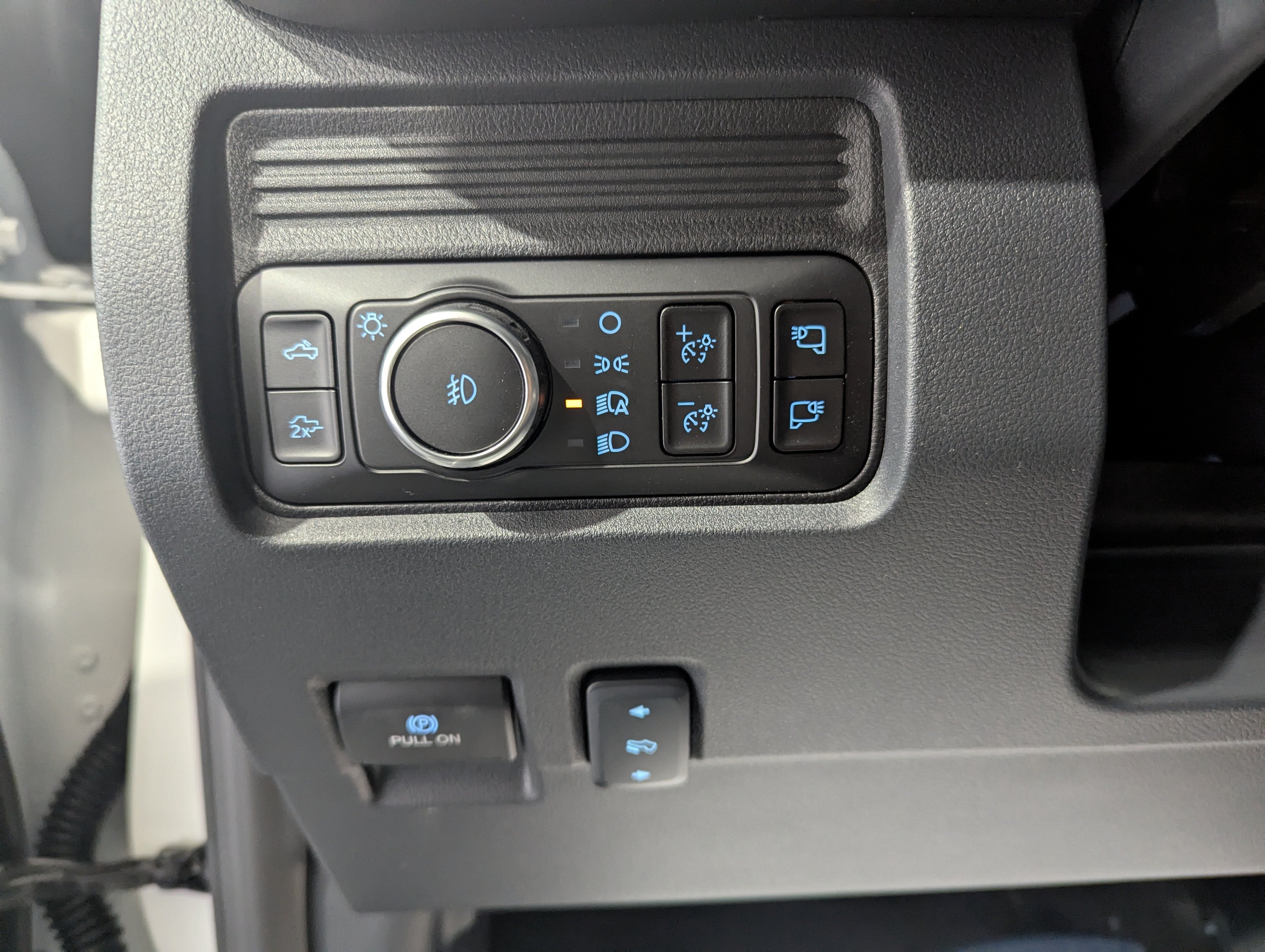 2027 Ford Super Duty F-350 SRW Lariat