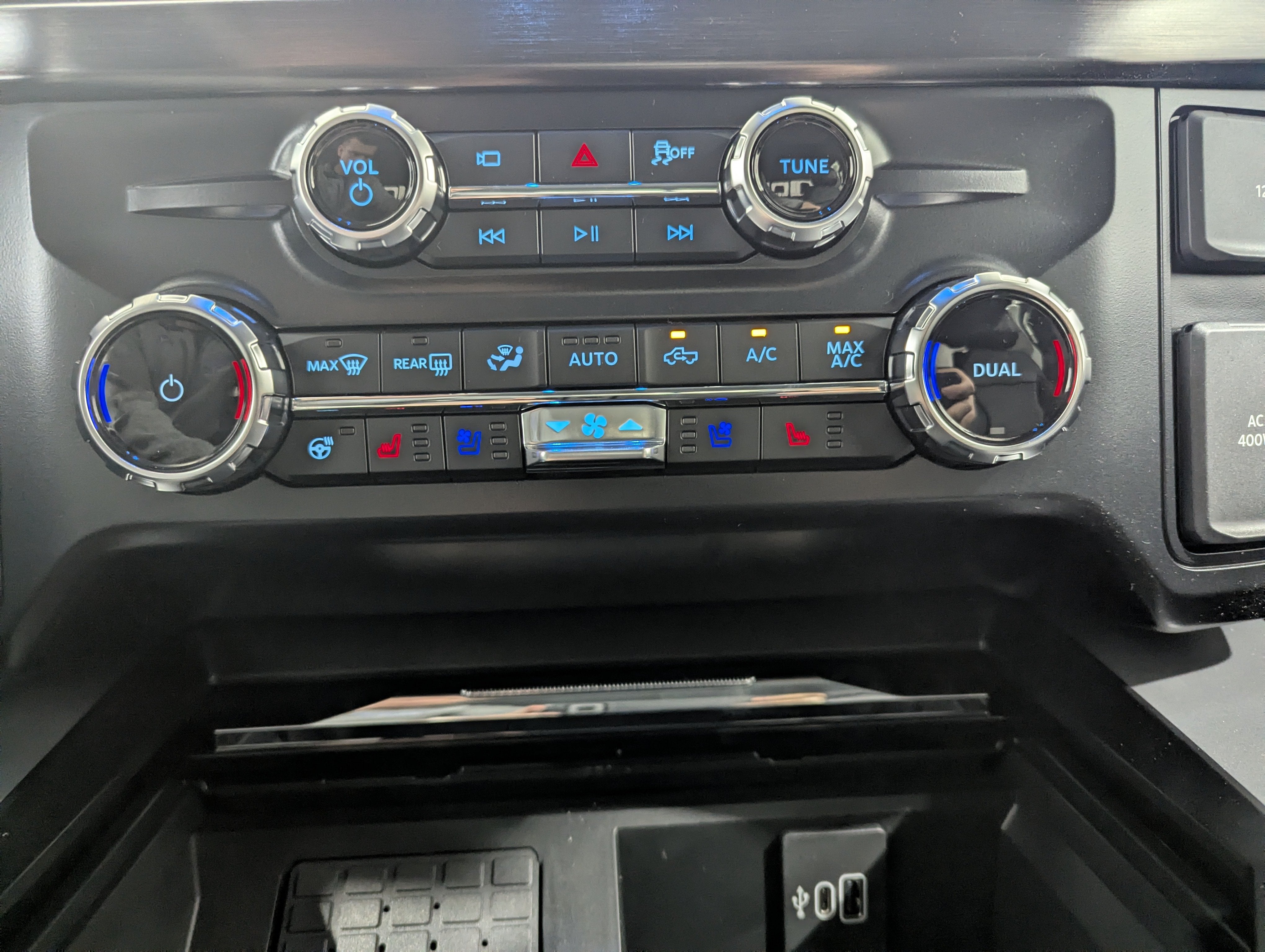 2027 Ford Super Duty F-350 SRW Lariat