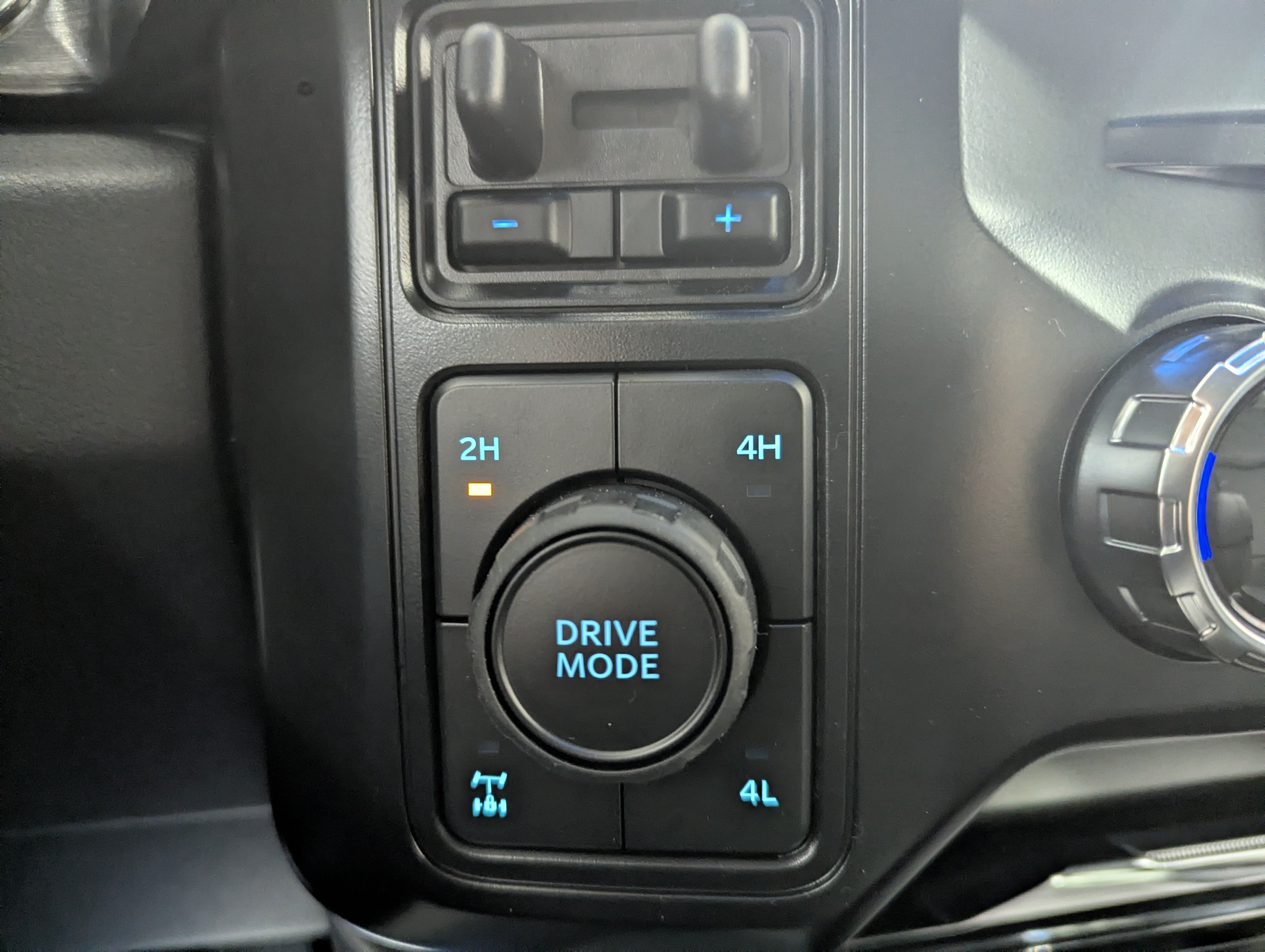 2027 Ford Super Duty F-350 SRW Lariat