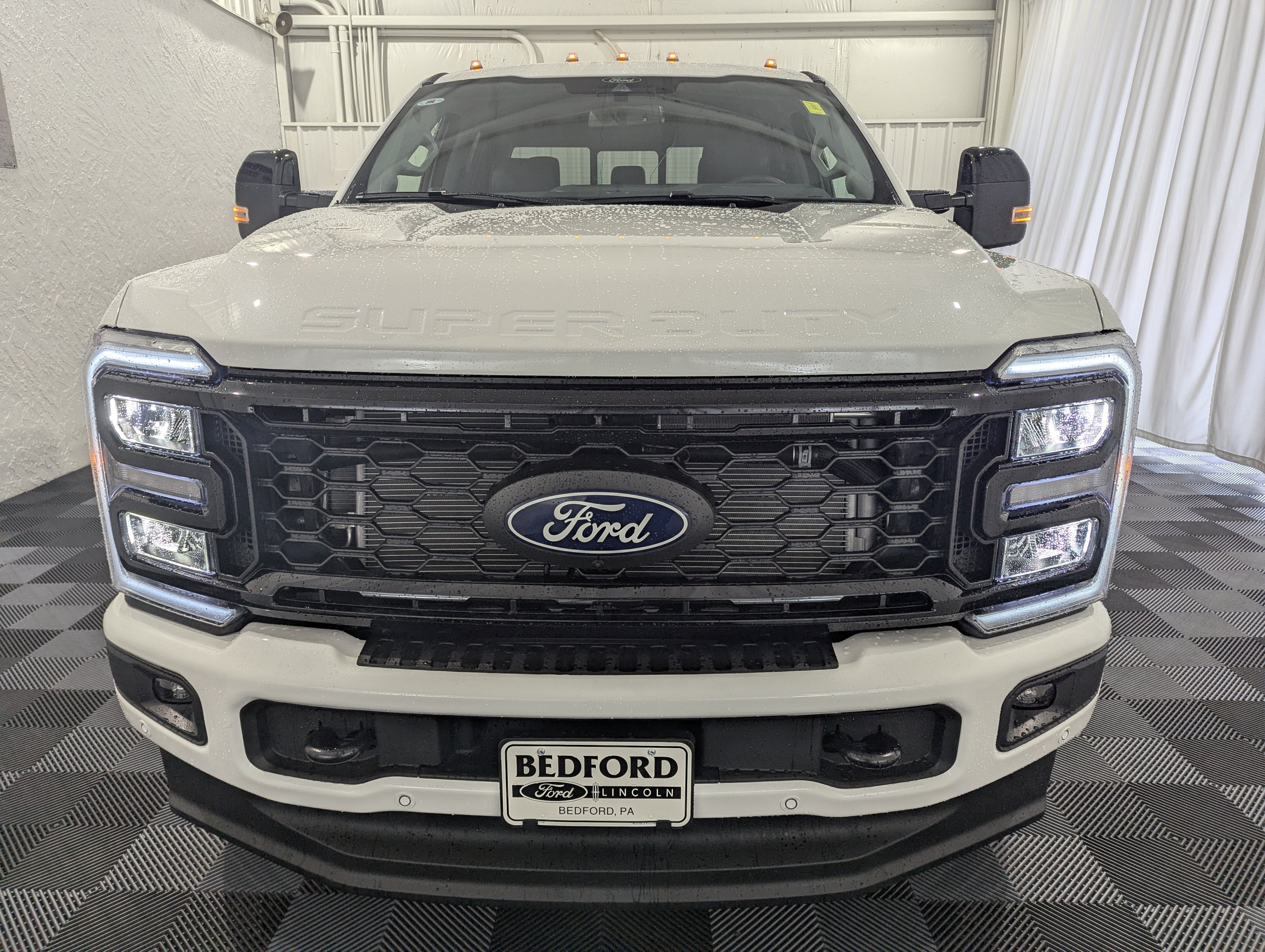 2027 Ford Super Duty F-350 SRW Lariat