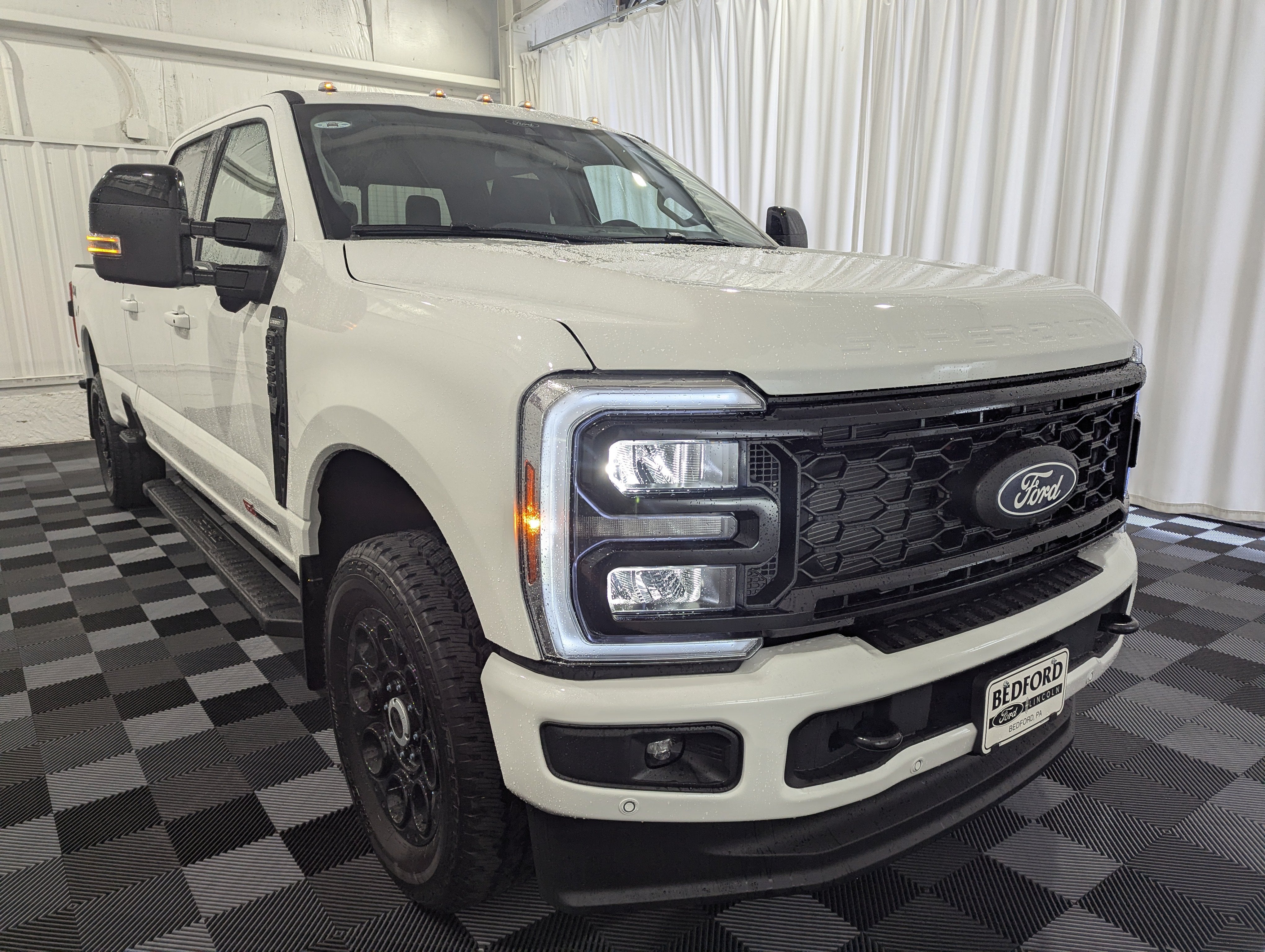 2027 Ford Super Duty F-350 SRW Lariat
