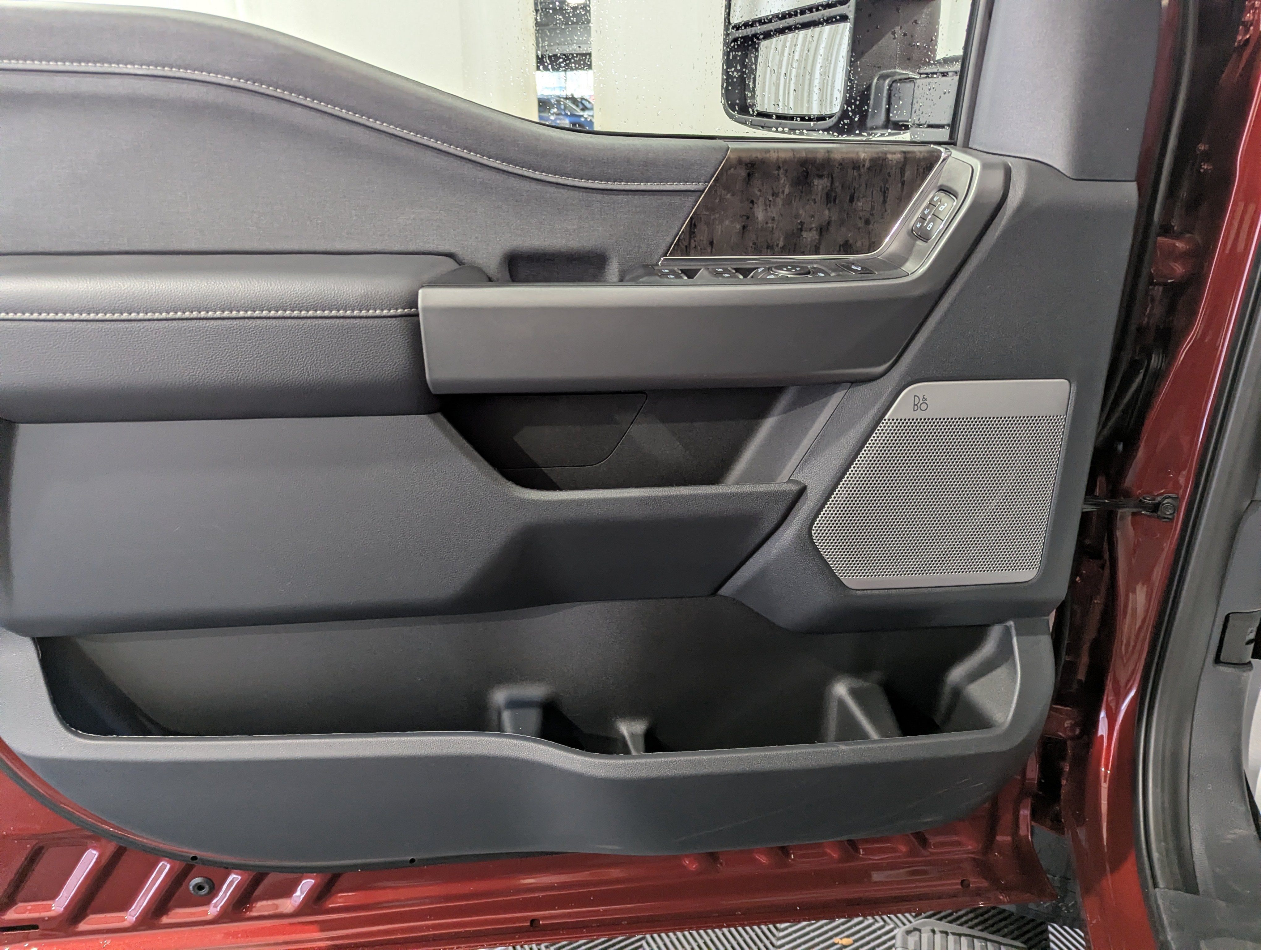2027 Ford Super Duty F-350 SRW Lariat