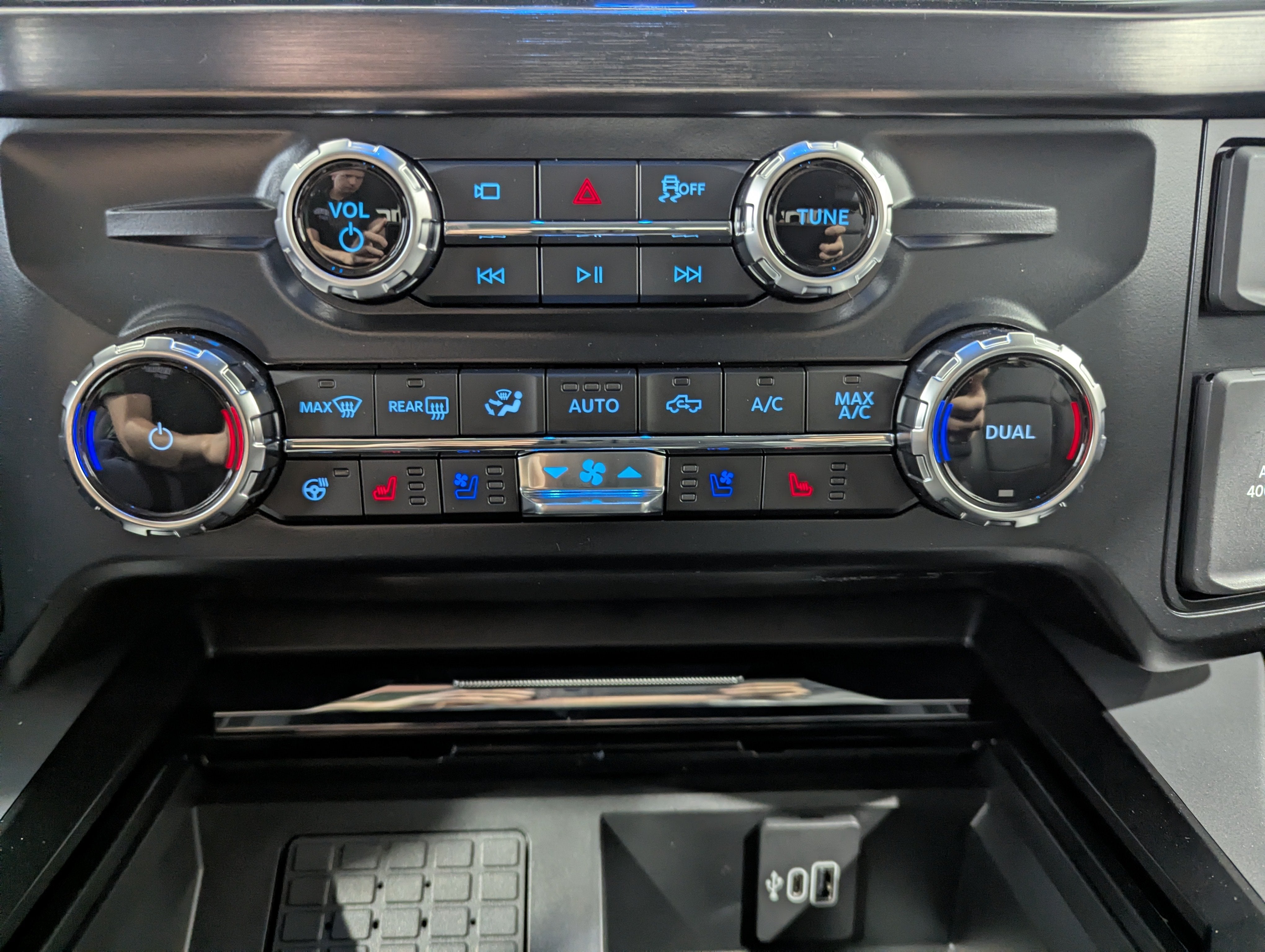 2027 Ford Super Duty F-350 SRW Lariat