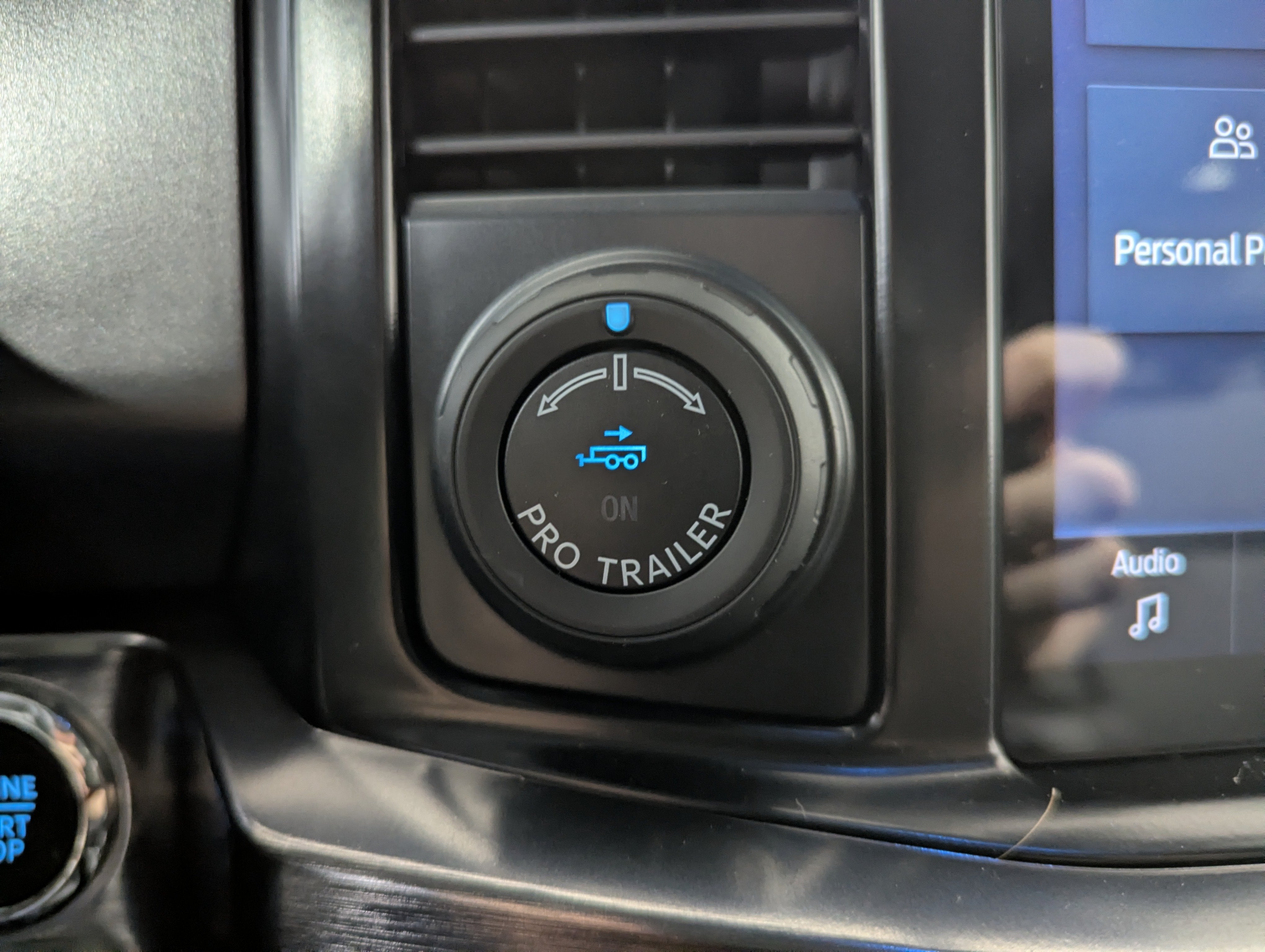 2027 Ford Super Duty F-350 SRW Lariat