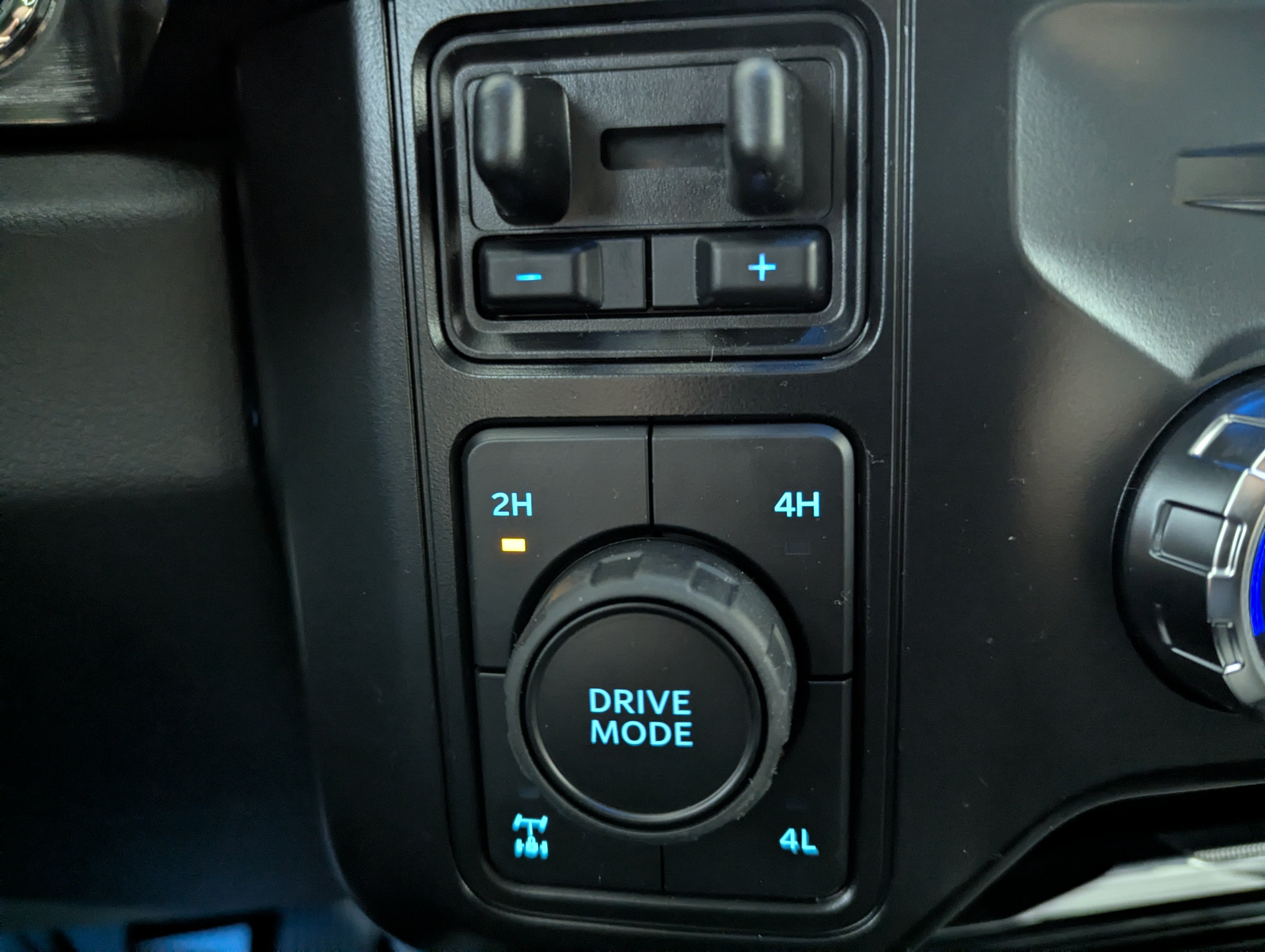 2027 Ford Super Duty F-350 SRW Lariat